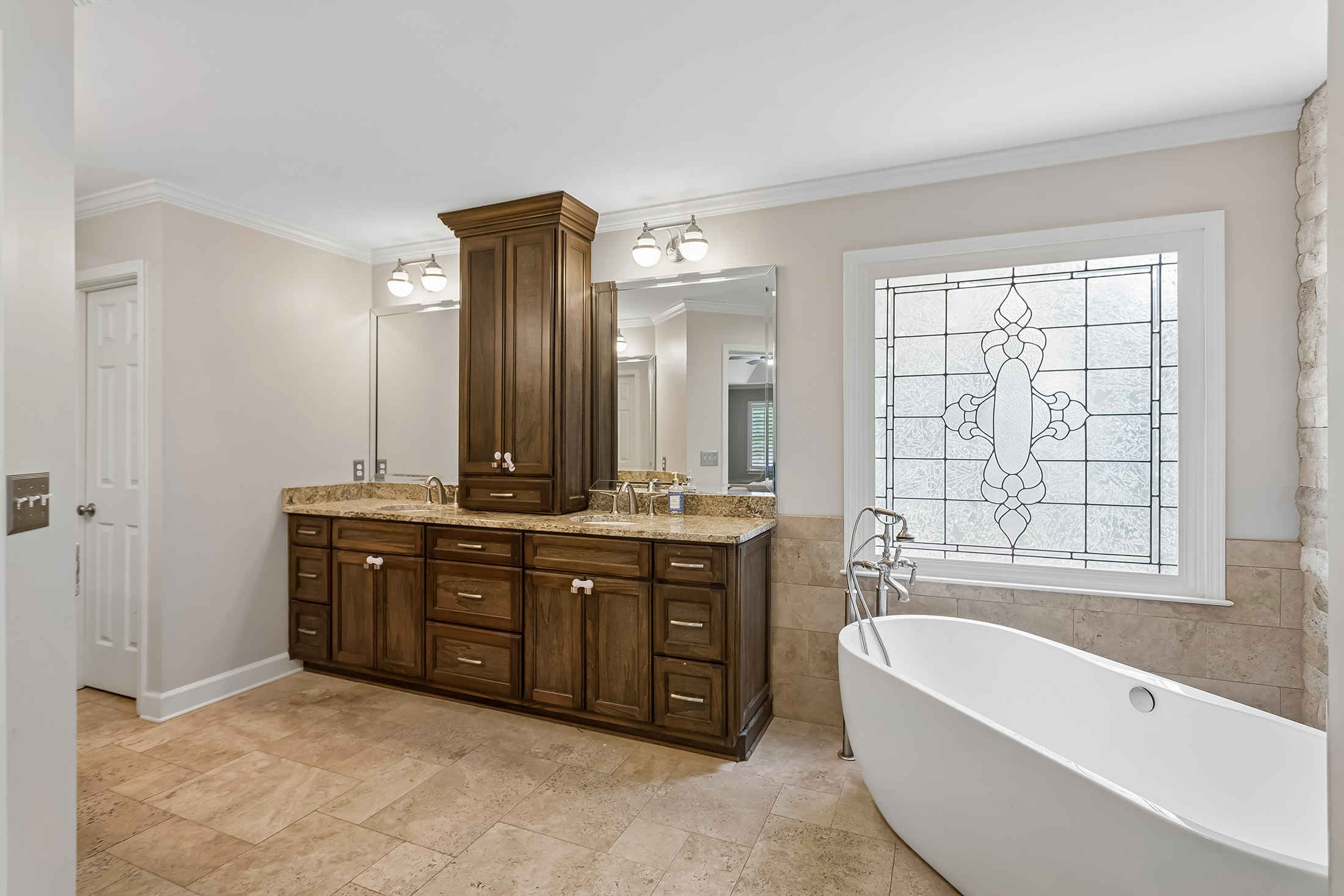  Beautifully Updated Four Bedroom Home in an Active Swim/Tennis Community - 物件實景