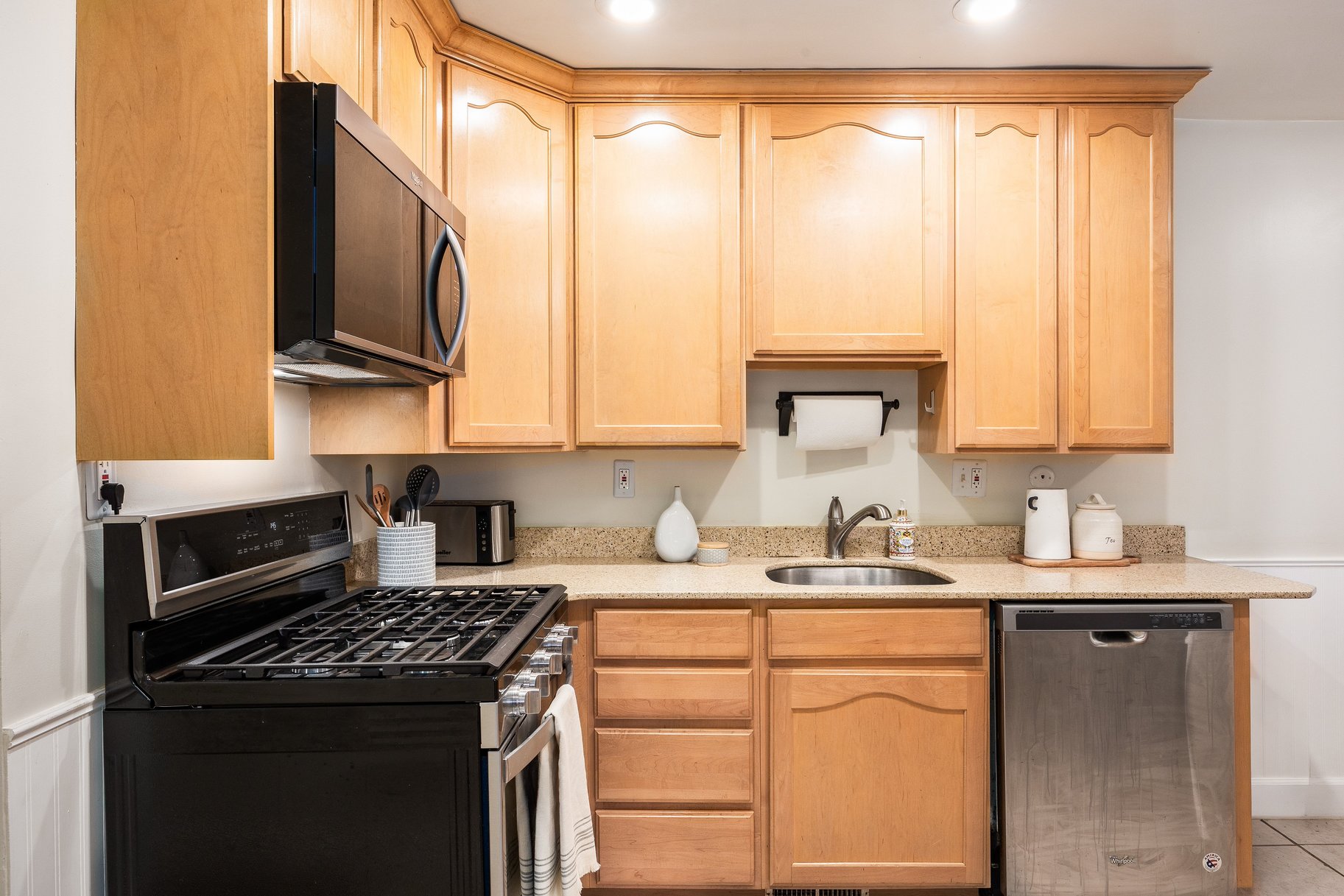  Spacious Main-Level Condo in an Exceptional Location - 物件實景
