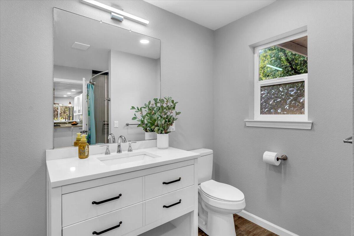 Redding, California, 96001, United States, 4 Bedrooms Bedrooms, ,3 BathroomsBathrooms,Residential,For Sale,1948468