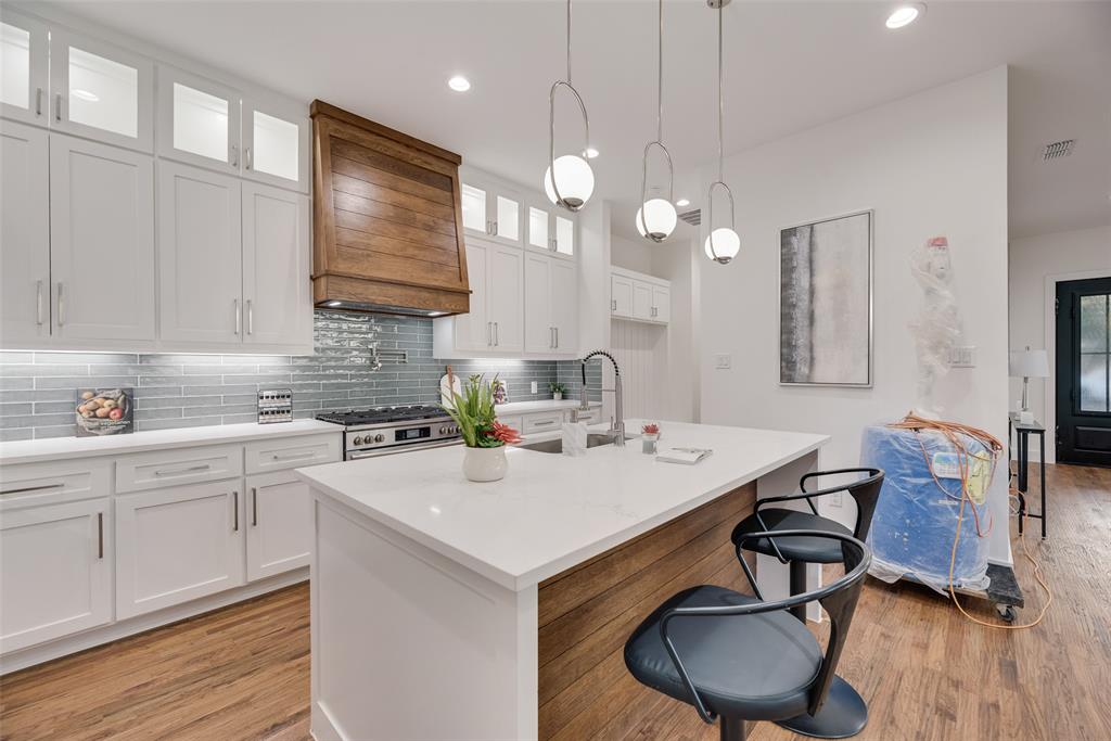 Dallas, Texas, 75211, United States, 4 Bedrooms Bedrooms, ,4 BathroomsBathrooms,Residential,For Sale,1893566