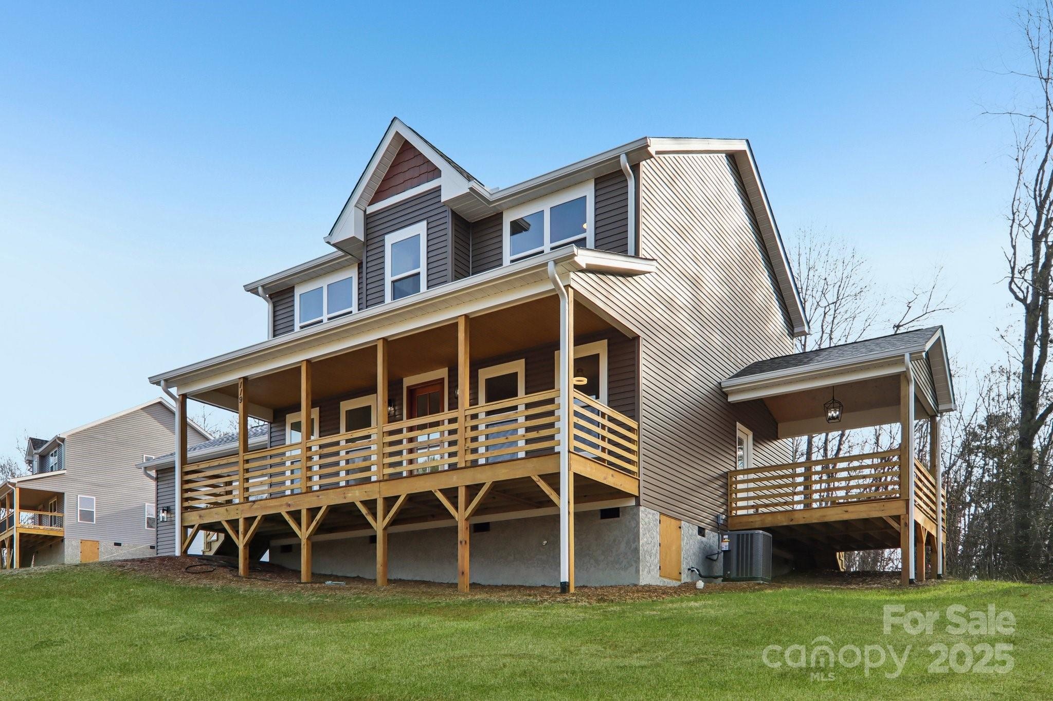 Candler, North Carolina, 28715, United States, 3 Bedrooms Bedrooms, ,3 BathroomsBathrooms,Residential,For Sale,2002526