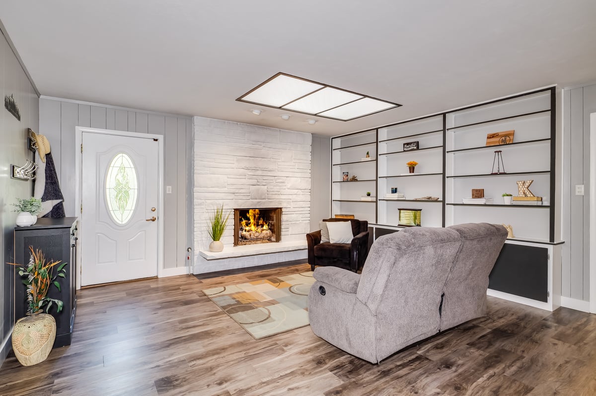 Cheyenne, Wyoming, 82009, United States, 6 Bedrooms Bedrooms, ,2 BathroomsBathrooms,Residential,For Sale,1979014