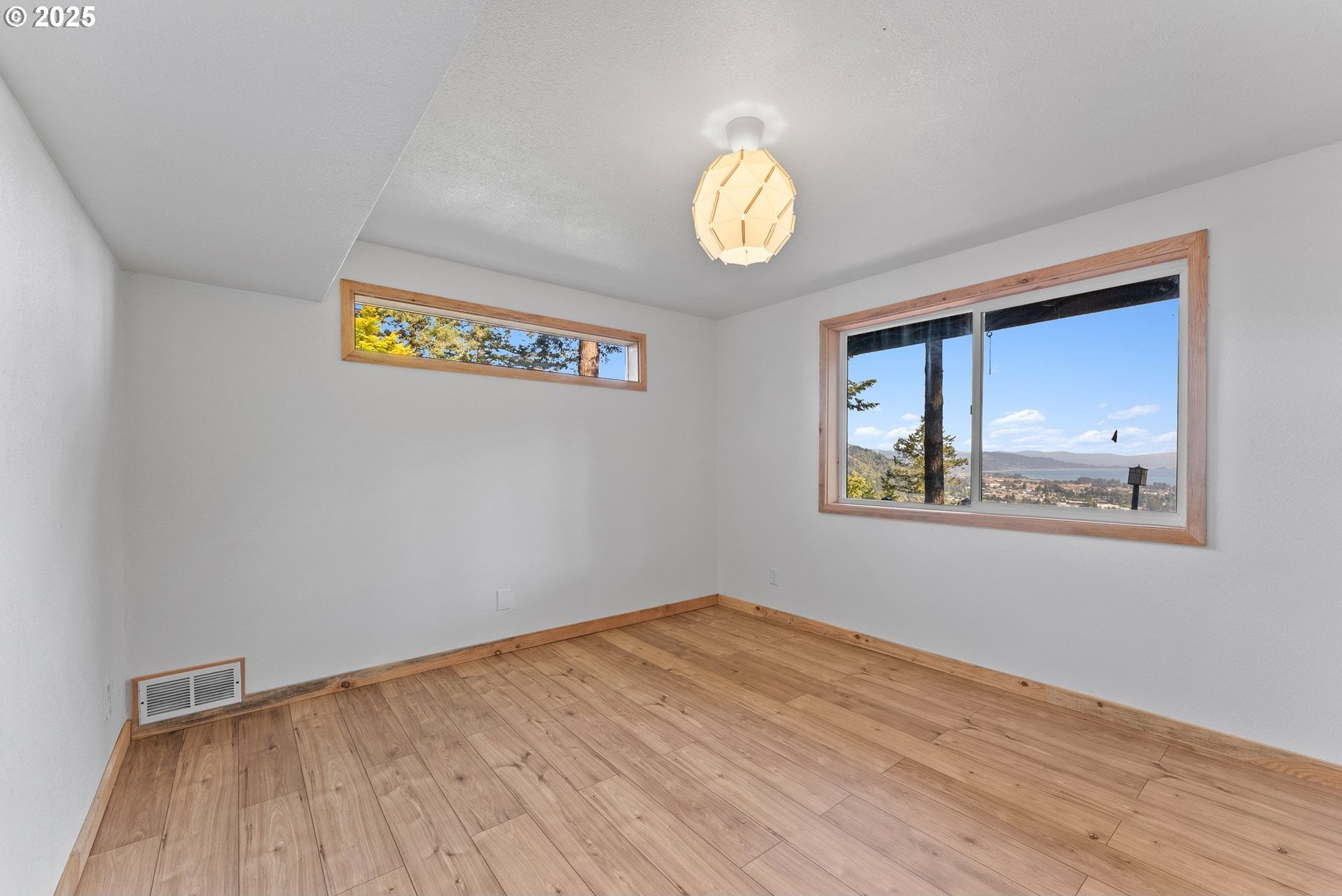 Brookings, Oregon, 97415, United States, 3 Bedrooms Bedrooms, ,3 BathroomsBathrooms,Residential,For Sale,1944561