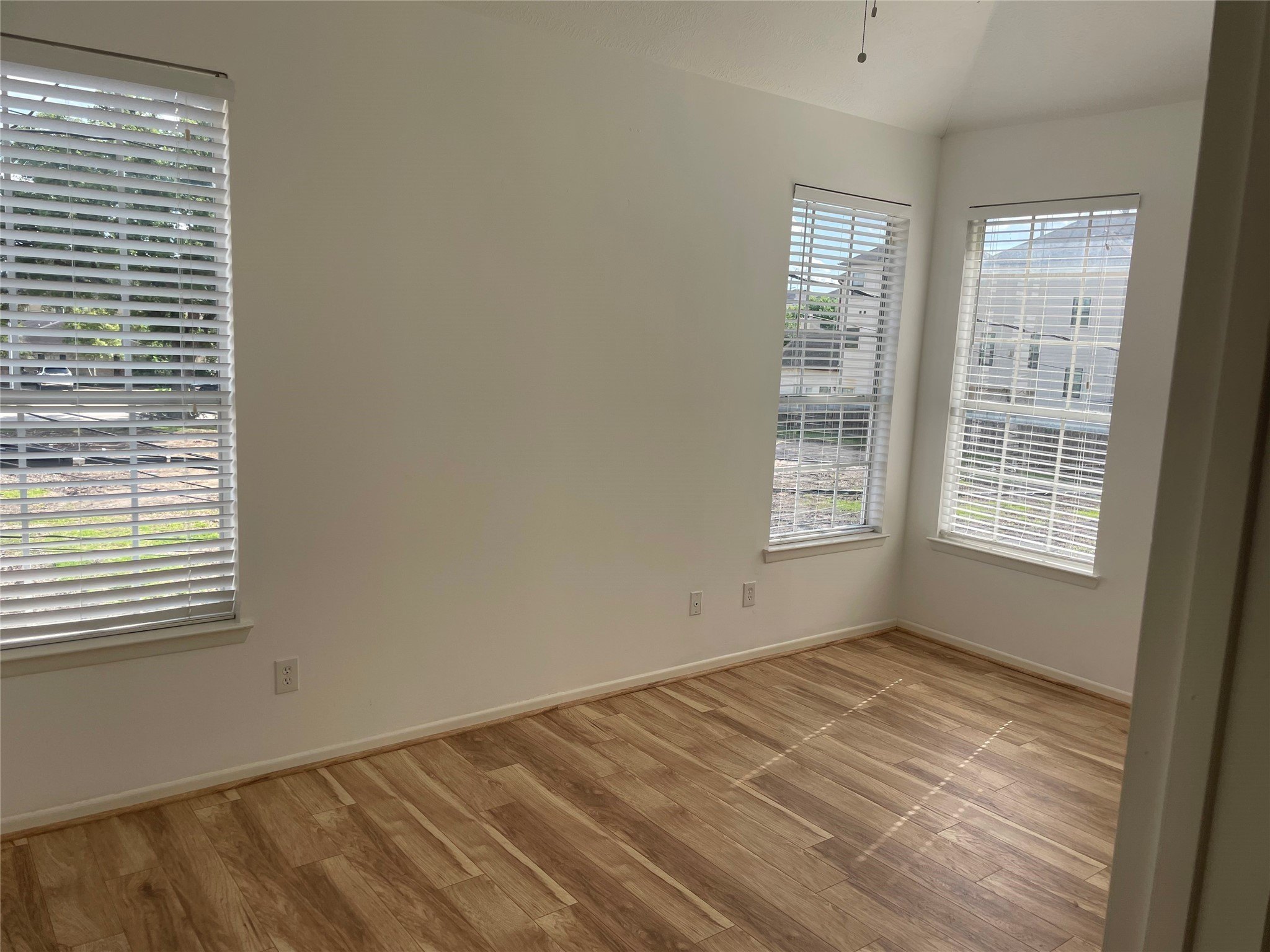 Houston, Texas, 77057, United States, 3 Bedrooms Bedrooms, ,3 BathroomsBathrooms,Residential,For Sale,1921662