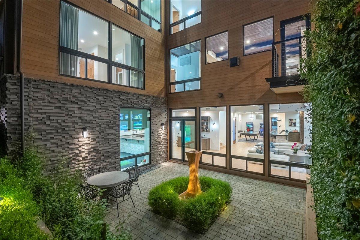 Saratoga, California, 95070, United States, 6 Bedrooms Bedrooms, ,11 BathroomsBathrooms,Residential,For Sale,1971416