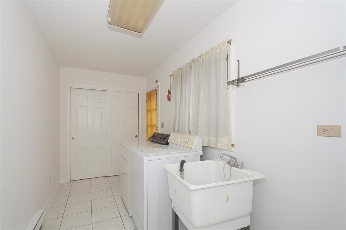 Lincolnshire, Illinois, 60069, United States, 4 Bedrooms Bedrooms, ,3 BathroomsBathrooms,Residential,For Sale,1975181