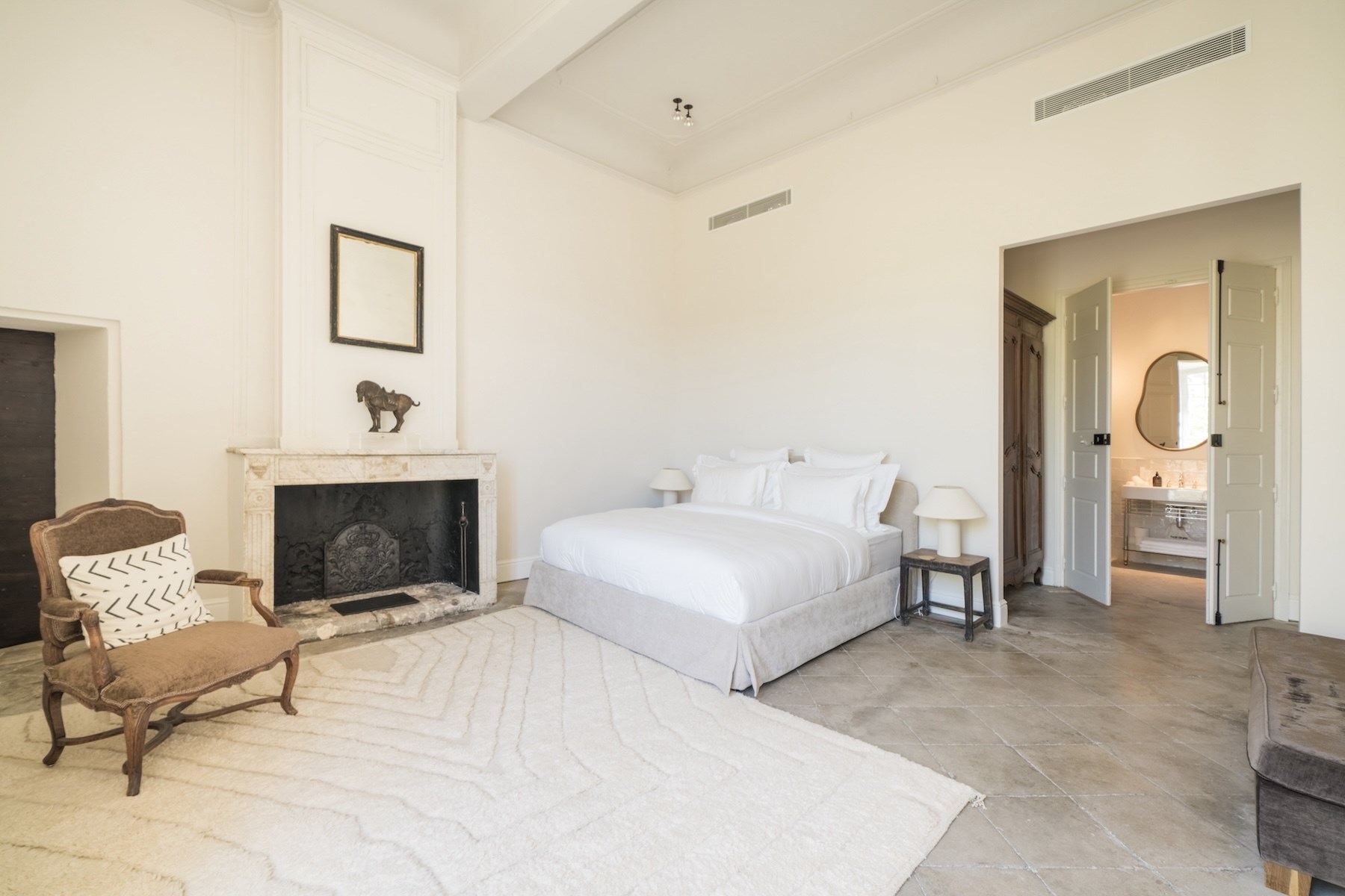  Fully renovated private mansion of over 1,100 sqm with garden, swimming pool an… - 物件實景
