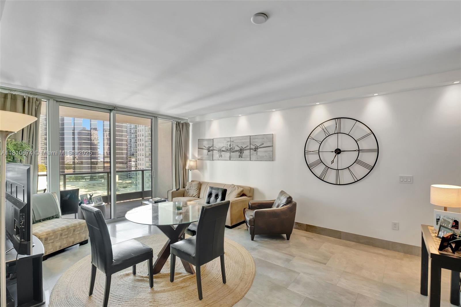 Miami, Florida, 33131, United States, 1 Bedroom Bedrooms, ,1 BathroomBathrooms,Residential,For Sale,1837622