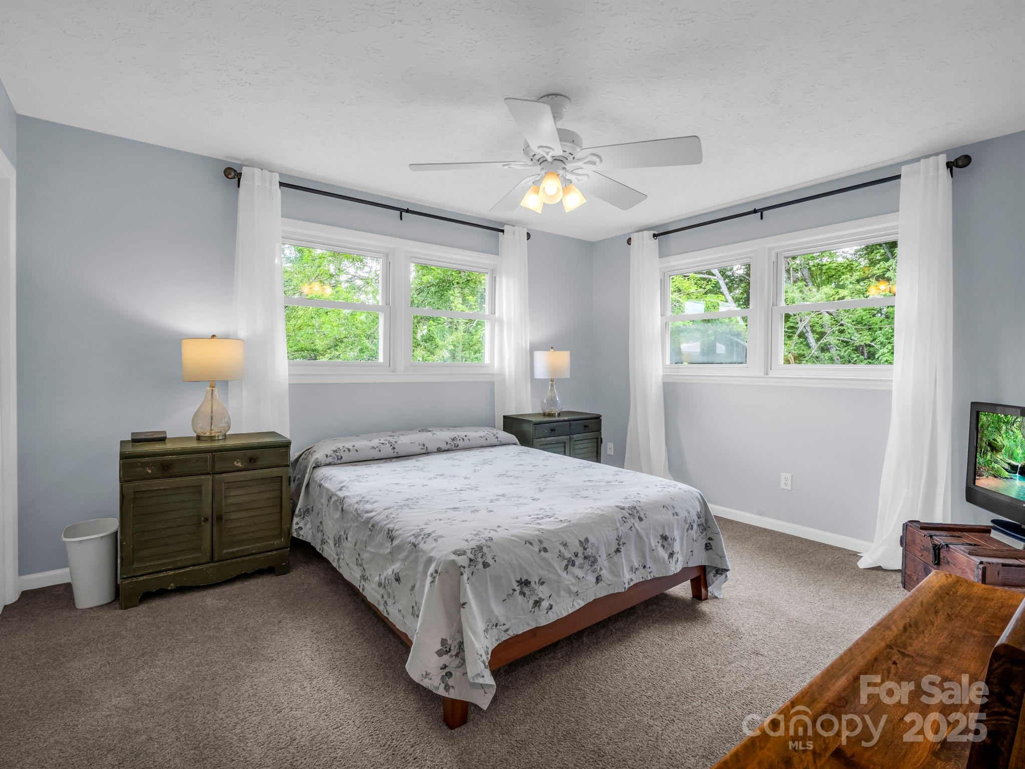 Saluda, North Carolina, 28773, United States, 4 Bedrooms Bedrooms, ,2 BathroomsBathrooms,Residential,For Sale,1978089