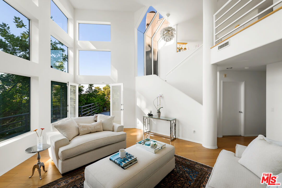 Los Angeles, California, 90068, United States, 3 Bedrooms Bedrooms, ,3 BathroomsBathrooms,Residential,For Sale,1913161
