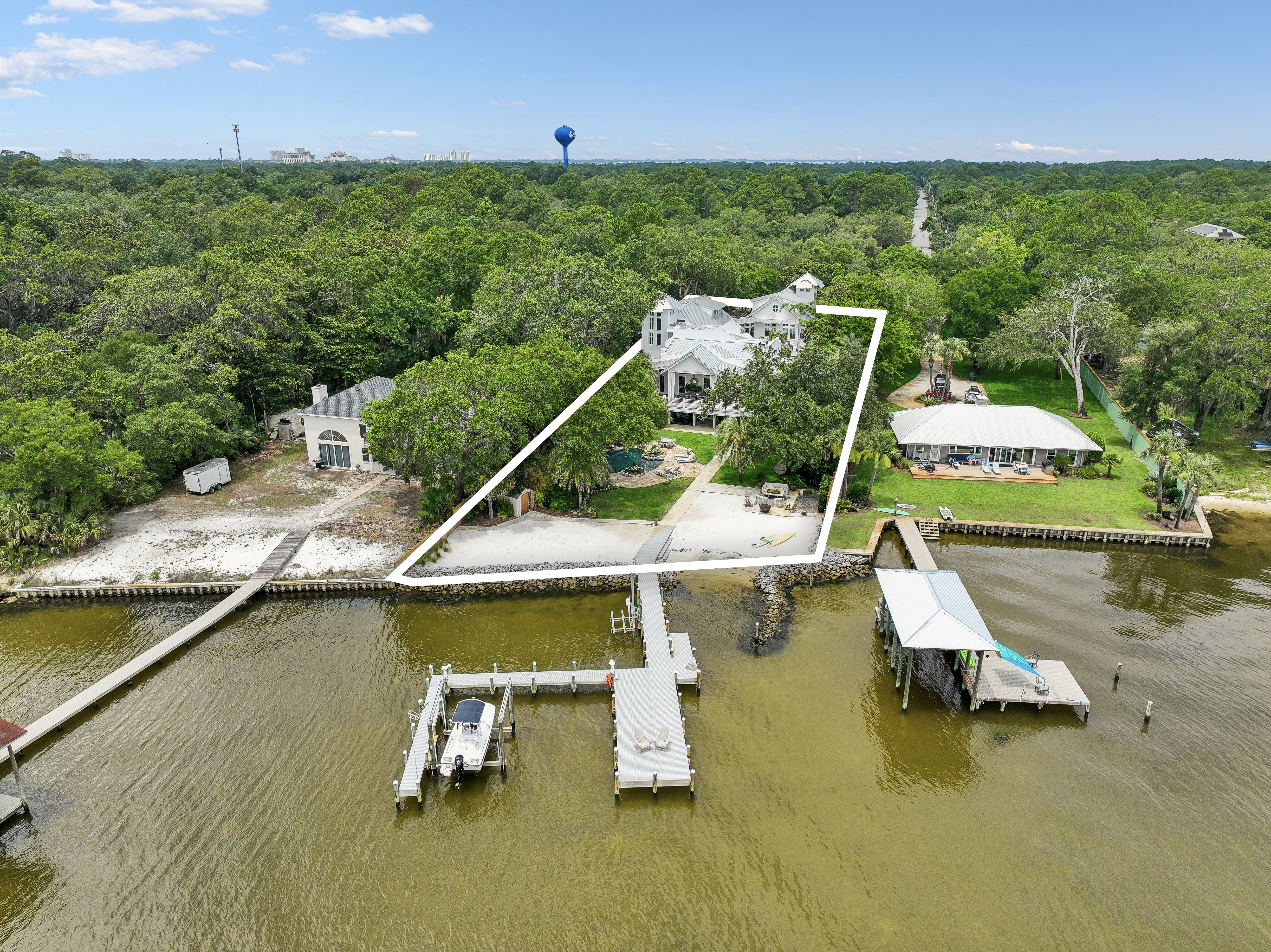  Private Bayfront Estate with Deep Water Dock and Sandy Beach - 物件實景