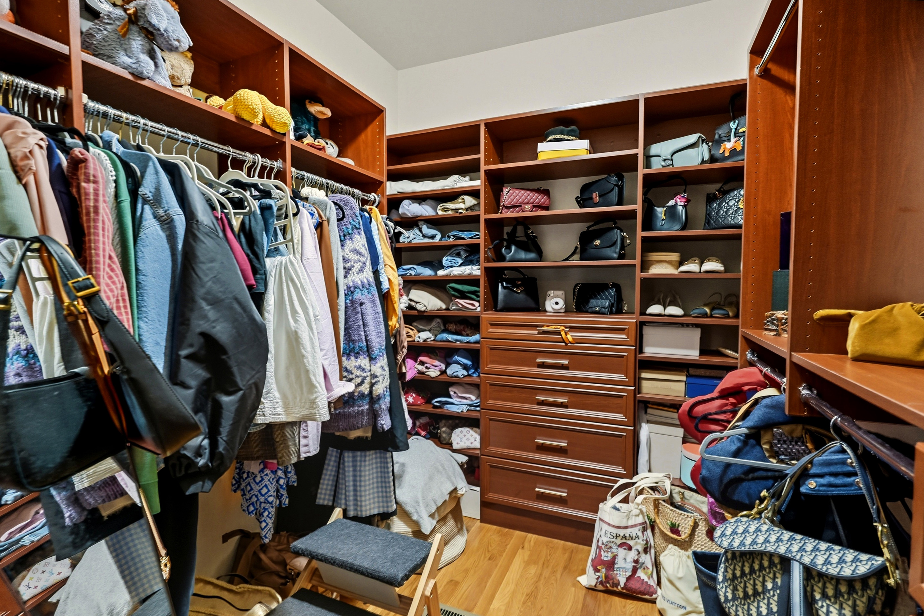 Louisville, Kentucky, 40220, United States, 3 Bedrooms Bedrooms, ,4 BathroomsBathrooms,Residential,For Sale,1979535