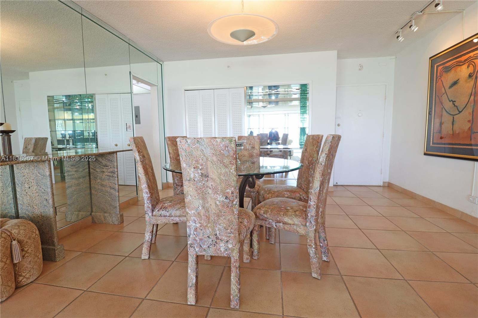 Miami Beach, Florida, 33140, United States, 2 Bedrooms Bedrooms, ,2 BathroomsBathrooms,Residential,For Sale,1890923