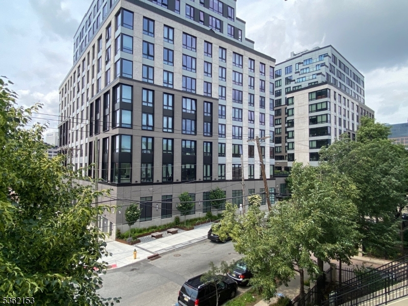 Newark City, New Jersey, 07105, United States, 2 Bedrooms Bedrooms, ,3 BathroomsBathrooms,Residential,For Sale,1849071
