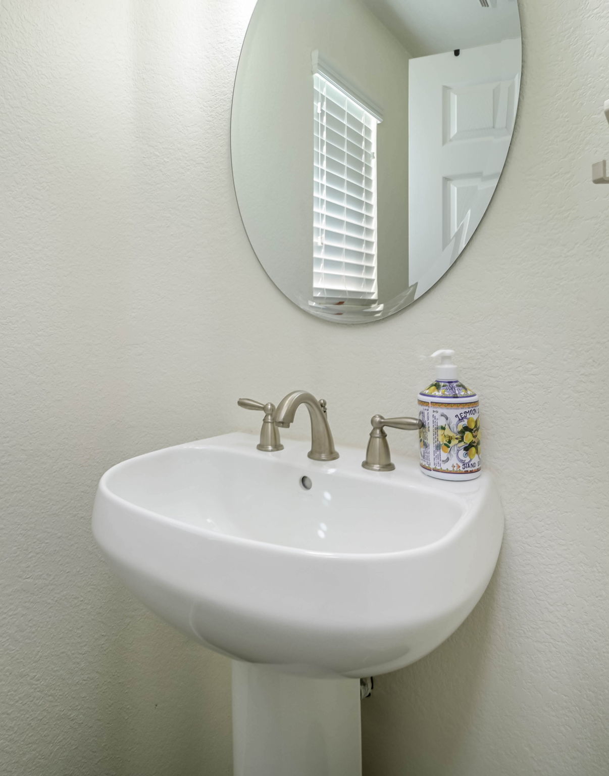 Corona, California, 92879, United States, 2 Bedrooms Bedrooms, ,3 BathroomsBathrooms,Residential,For Sale,2008178