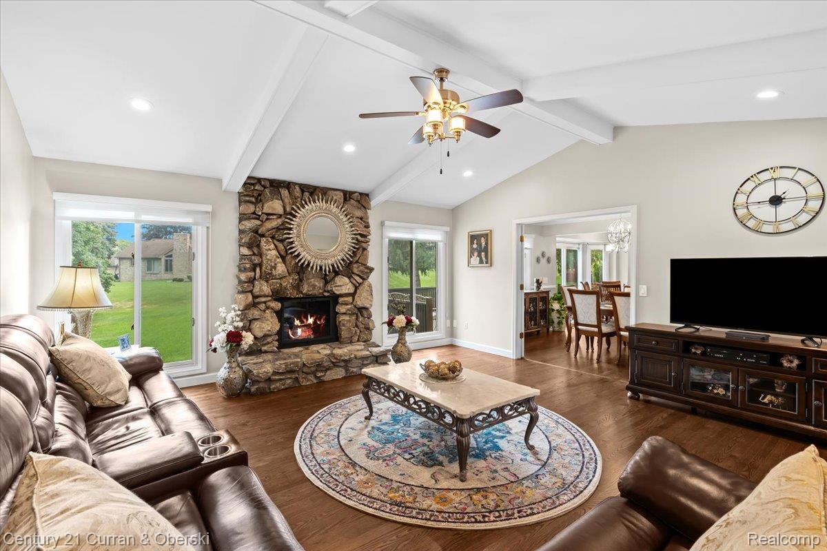 Northville, Michigan, 48168, United States, 3 Bedrooms Bedrooms, ,4 BathroomsBathrooms,Residential,For Sale,1921714