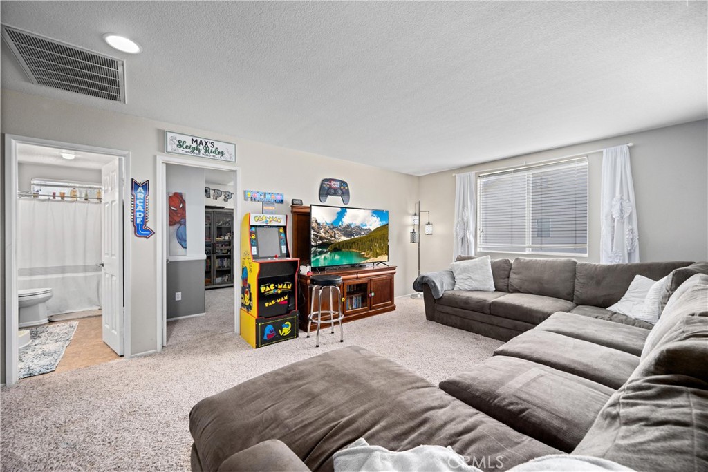 Riverside, California, 92503, United States, 4 Bedrooms Bedrooms, ,3 BathroomsBathrooms,Residential,For Sale,1875571