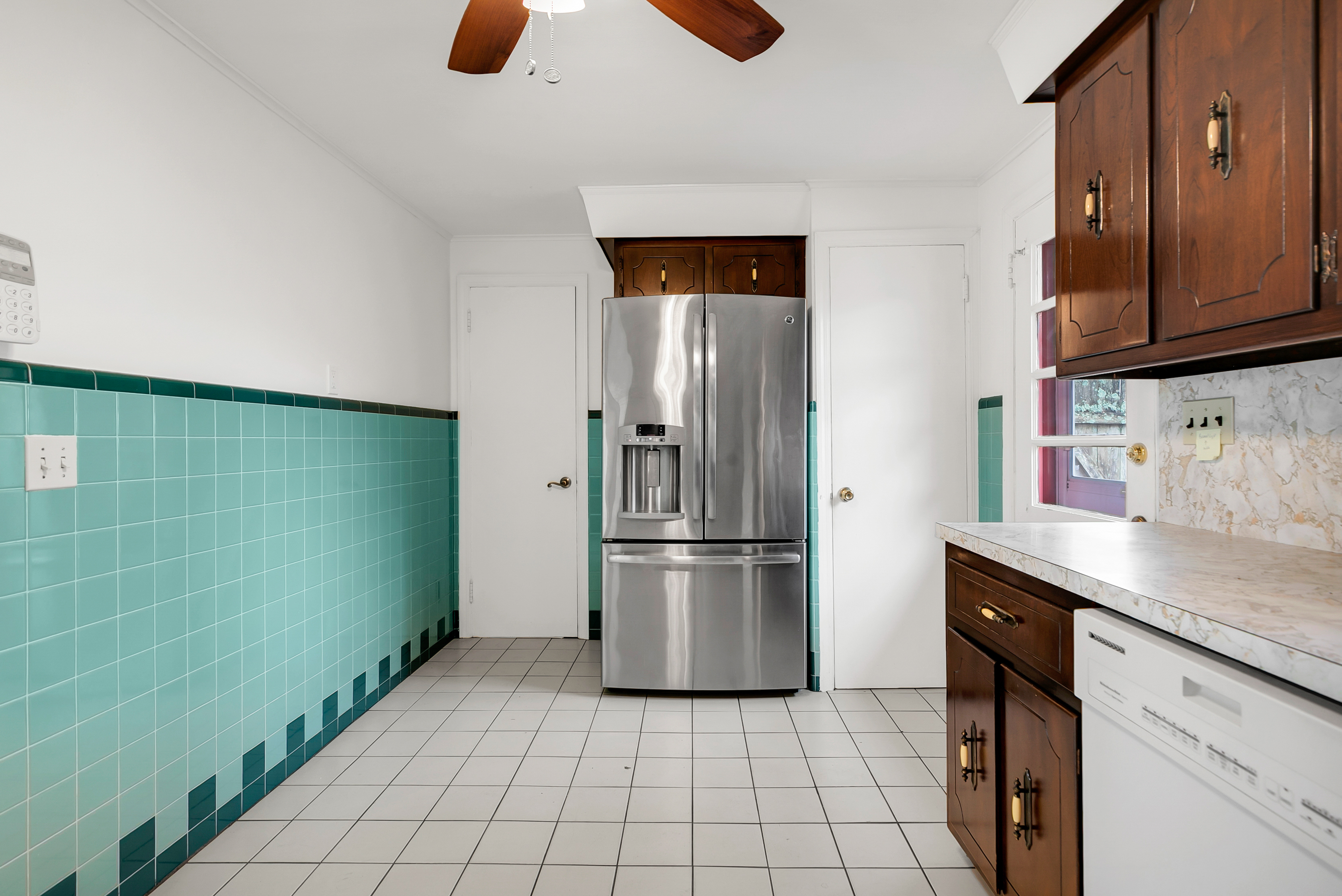  Fantastic Ranch on a Triangular  Corner Lot - 物件實景