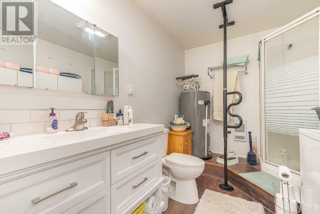 MALAKWA, British Columbia, V0E 2J0, CA, 2 Bedrooms Bedrooms, ,Residential,For Sale,1839032