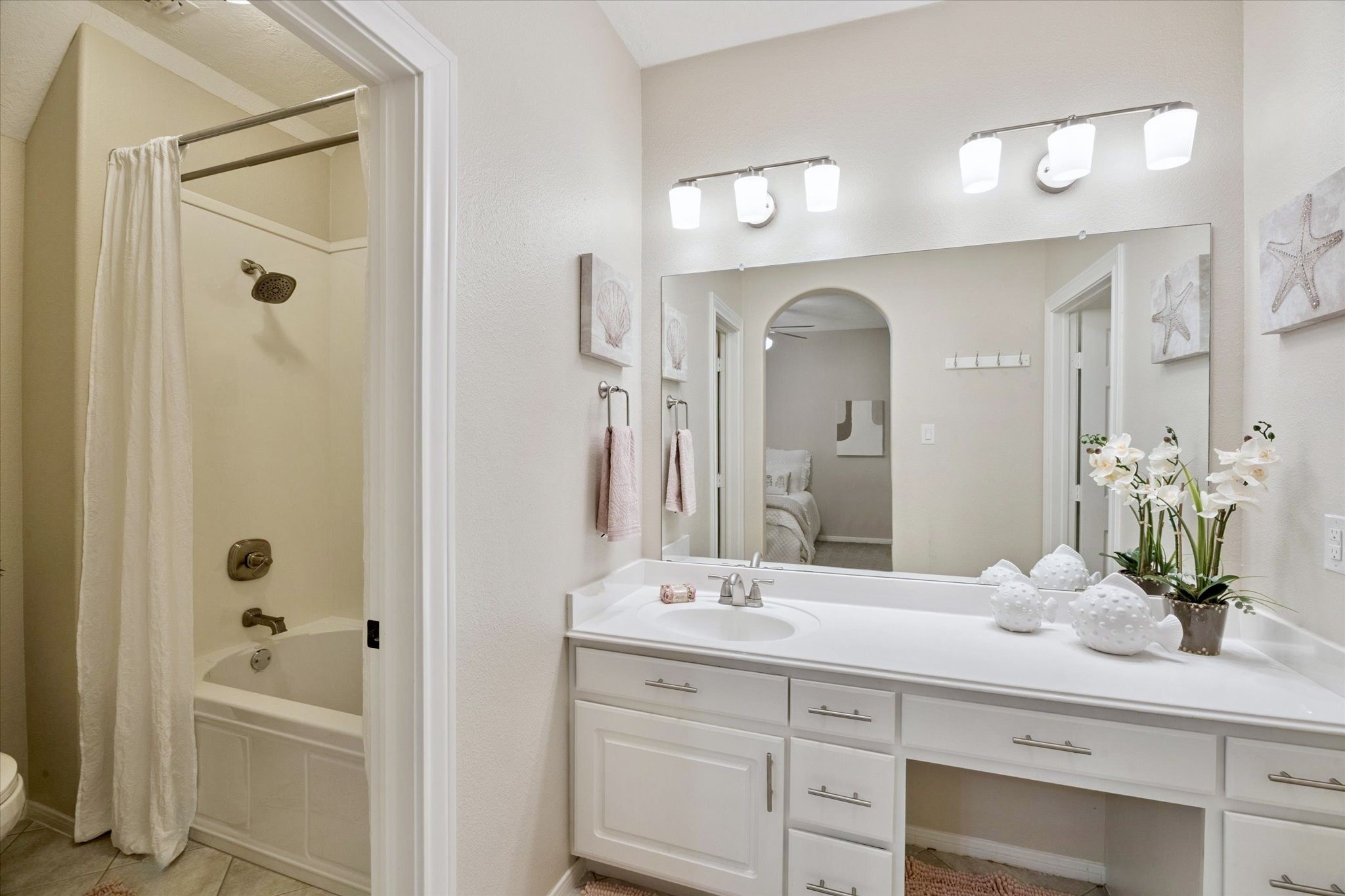 Friendswood, Texas, 77546, United States, 3 Bedrooms Bedrooms, ,5 BathroomsBathrooms,Residential,For Sale,1908024