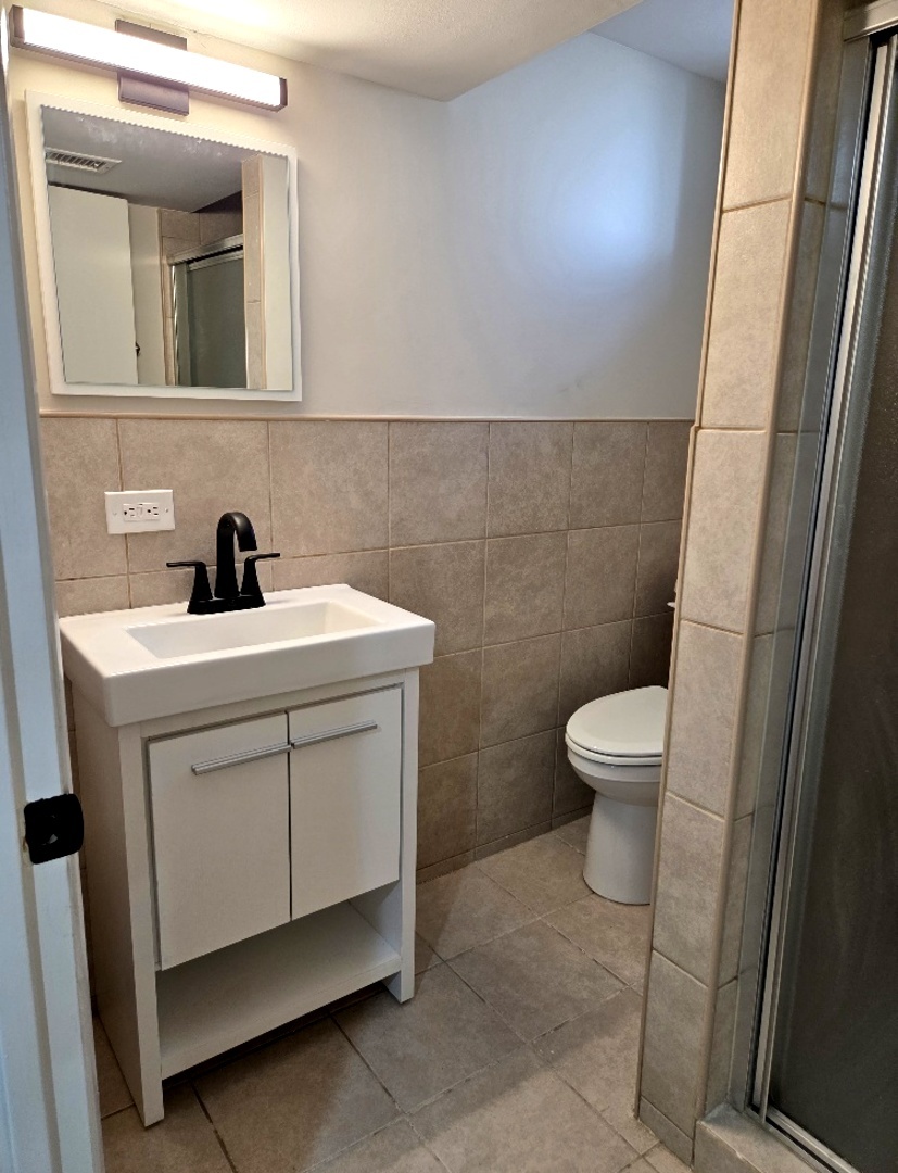 Chicago, Illinois, 60656, United States, 2 Bedrooms Bedrooms, ,2 BathroomsBathrooms,Residential,For Sale,2028341