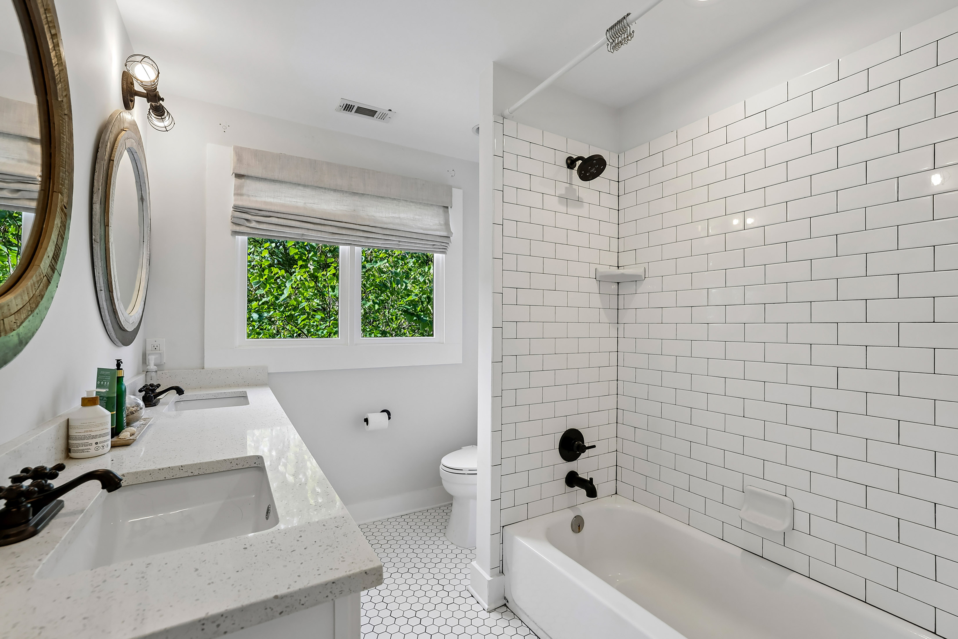  Renovated Bungalow Blends Historic Atlanta Character with Modern Luxury - 物件實景