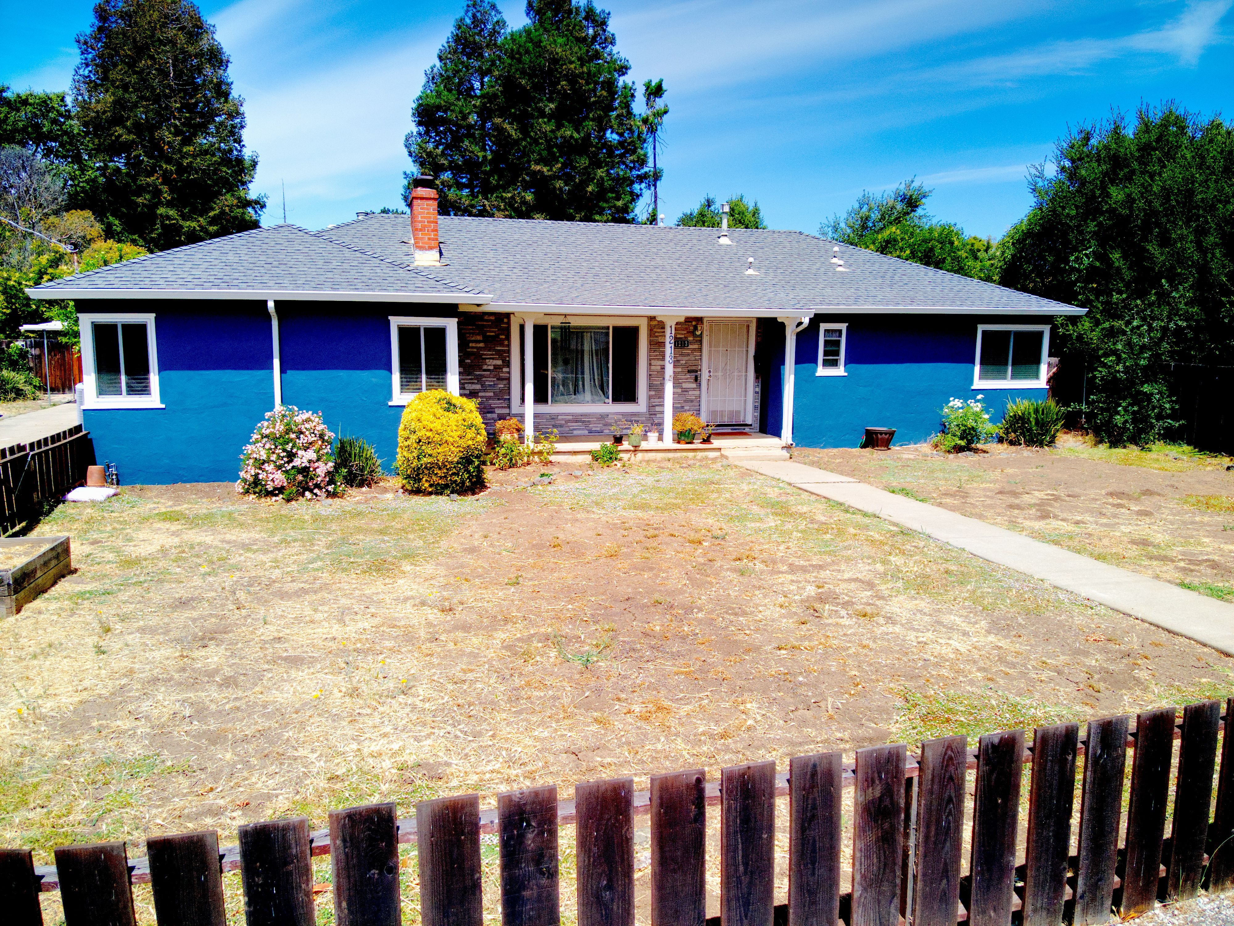  Classic Charm Meets Flexible Living in This Inviting Single-Story Ranch - 物件實景