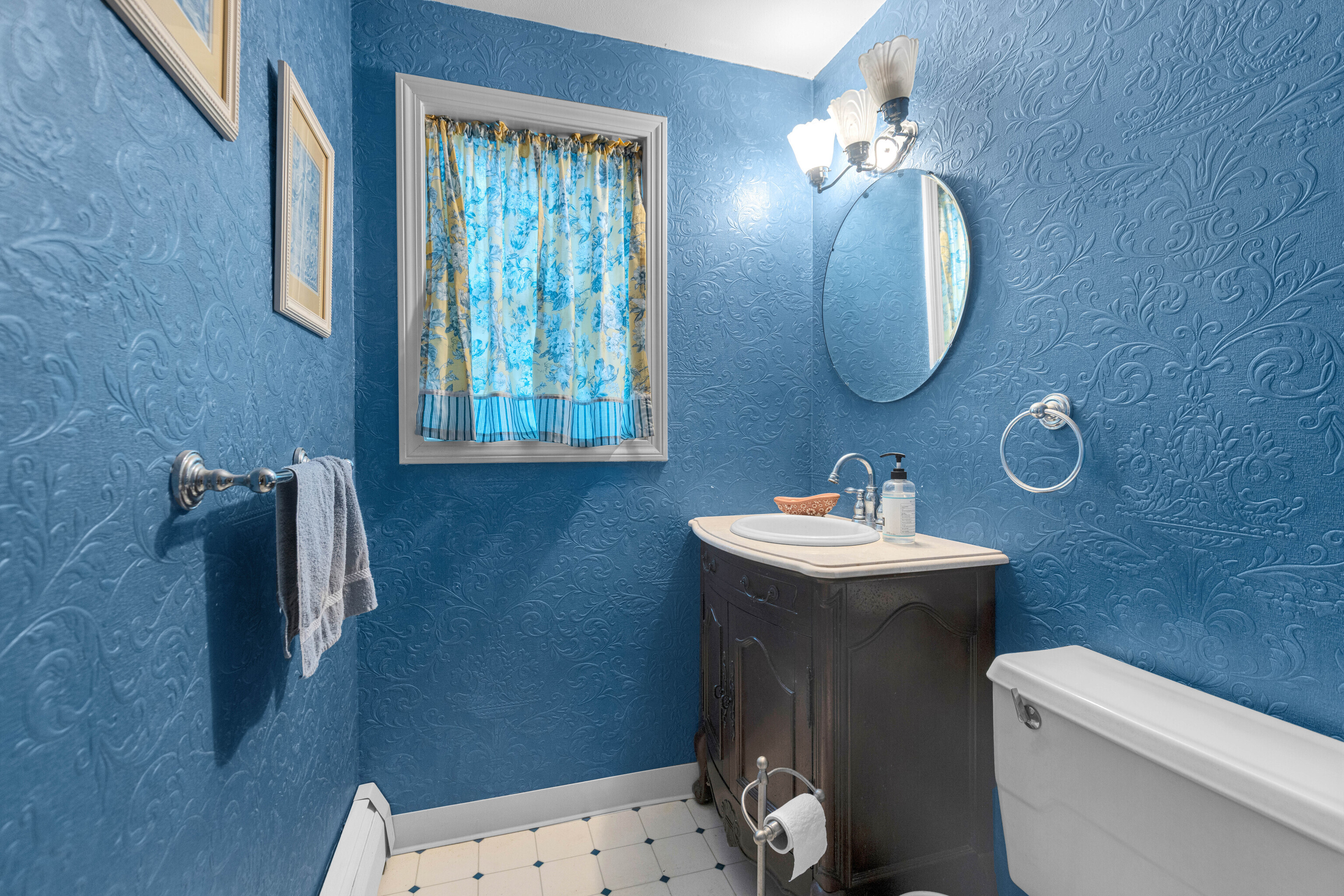 Cromwell, Connecticut, 06416, United States, 4 Bedrooms Bedrooms, ,3 BathroomsBathrooms,Residential,For Sale,1991491