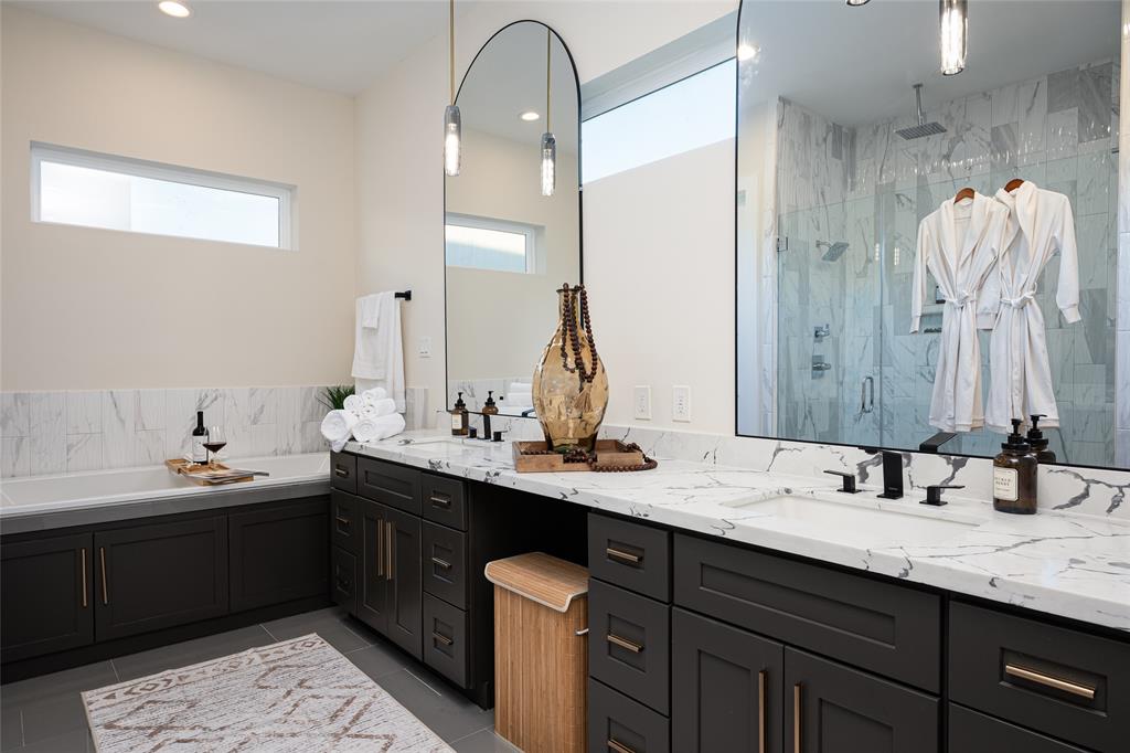 Houston, Texas, 77007, United States, 3 Bedrooms Bedrooms, ,4 BathroomsBathrooms,Residential,For Sale,1723683