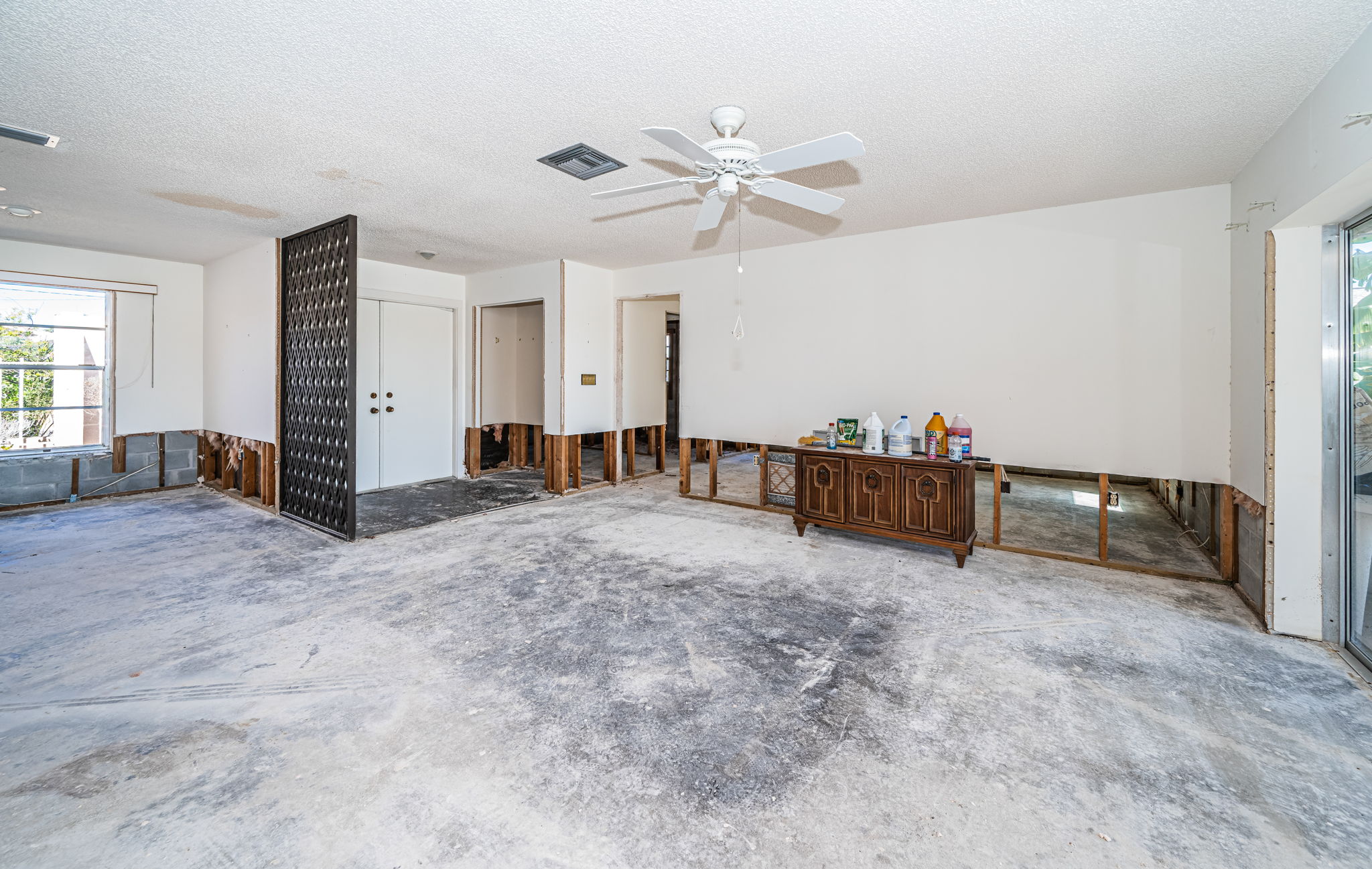 Treasure Island, Florida, 33706, United States, 3 Bedrooms Bedrooms, ,2 BathroomsBathrooms,Residential,For Sale,1976468