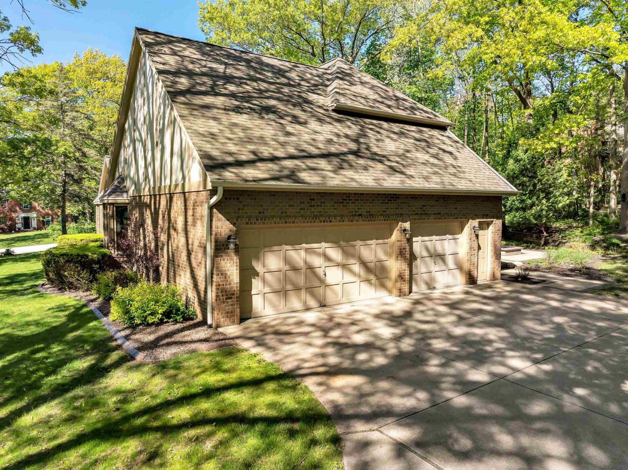 GREEN BAY, Wisconsin, 54313, United States, 5 Bedrooms Bedrooms, ,4 BathroomsBathrooms,Residential,For Sale,1768354