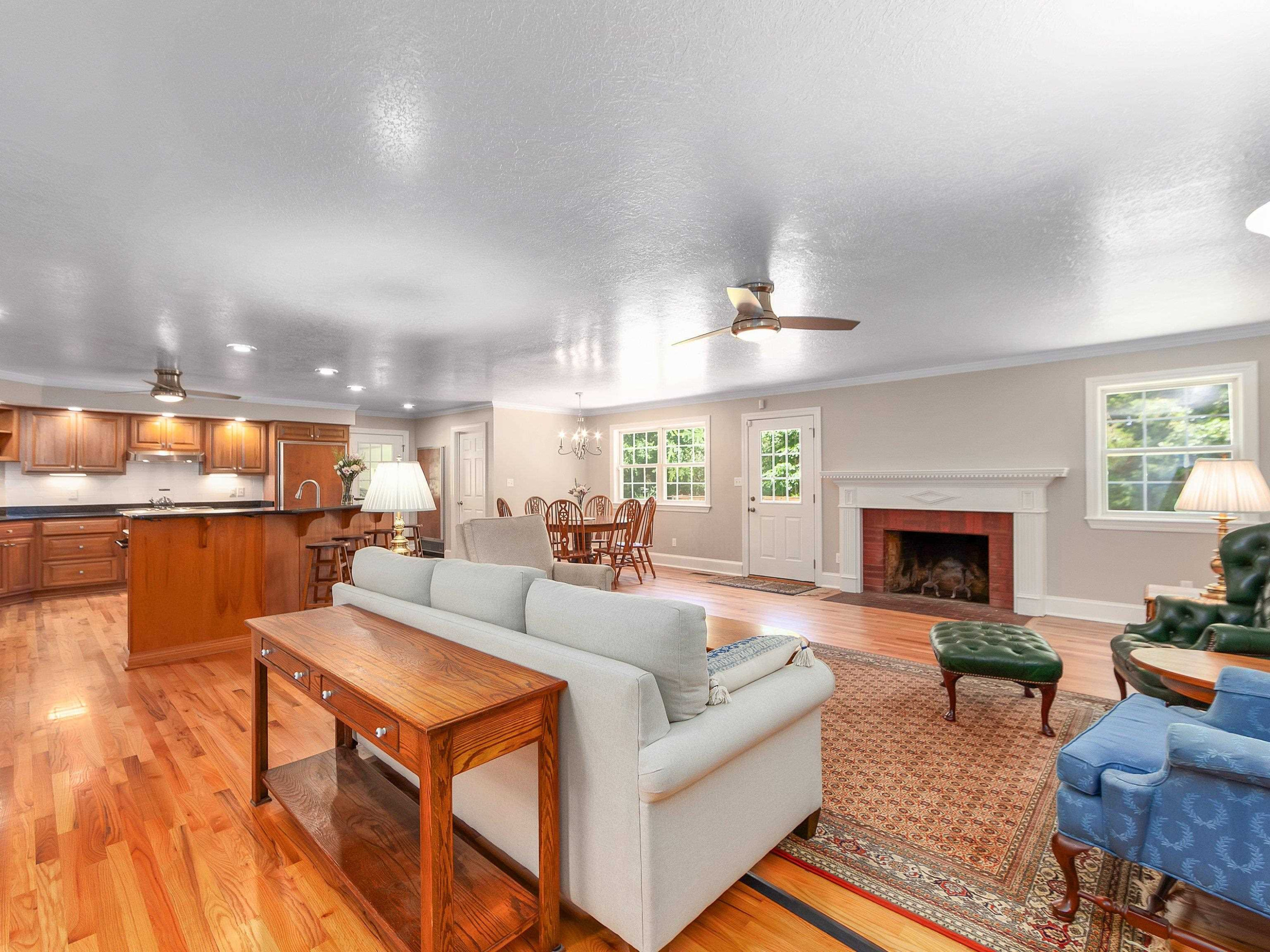 Medina, Tennessee, 38355, United States, 6 Bedrooms Bedrooms, ,4 BathroomsBathrooms,Residential,For Sale,1907793
