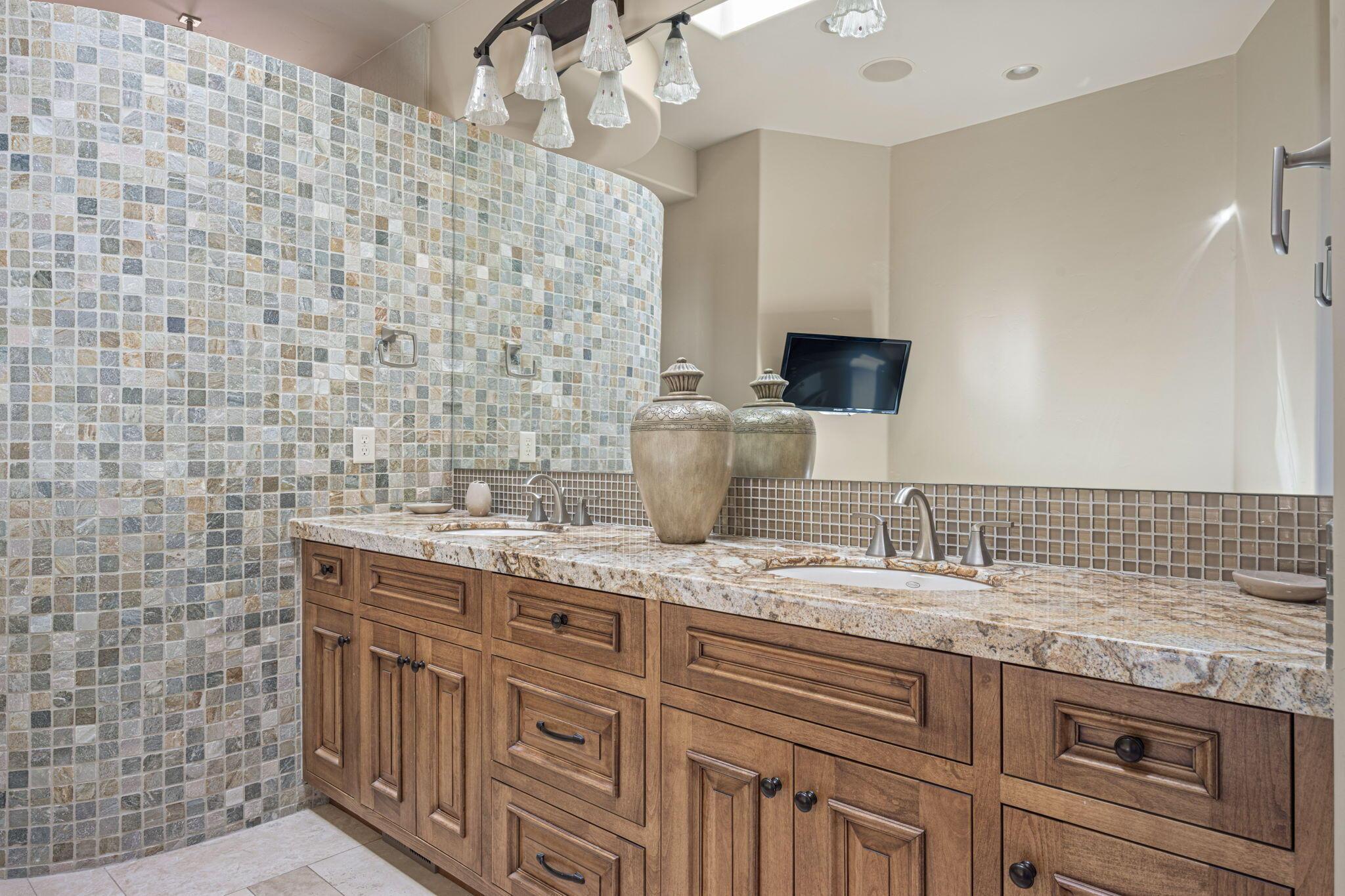 St George, Utah, 84770, United States, 6 Bedrooms Bedrooms, ,7 BathroomsBathrooms,Residential,For Sale,2049159