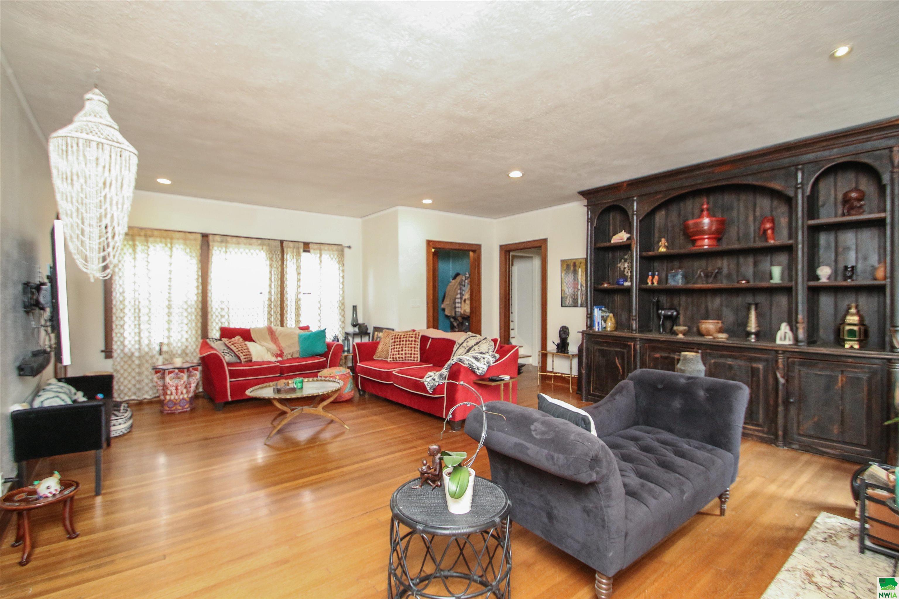 Sioux City, Iowa, 51103, United States, 5 Bedrooms Bedrooms, ,3 BathroomsBathrooms,Residential,For Sale,1824079