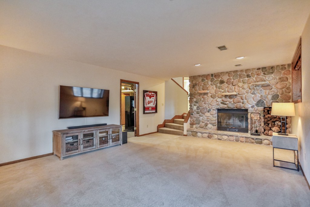 Wausau, Wisconsin, 54401, United States, 3 Bedrooms Bedrooms, ,3 BathroomsBathrooms,Residential,For Sale,1997344