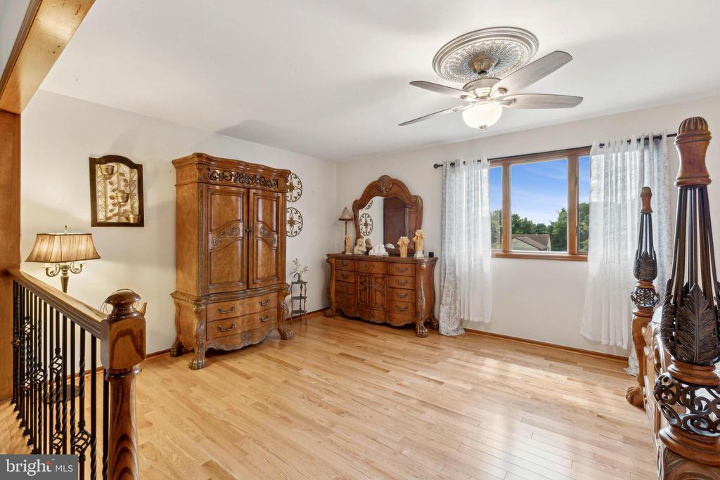 Colts Neck, New Jersey, 07722, United States, 4 Bedrooms Bedrooms, ,4 BathroomsBathrooms,Residential,For Sale,1792181