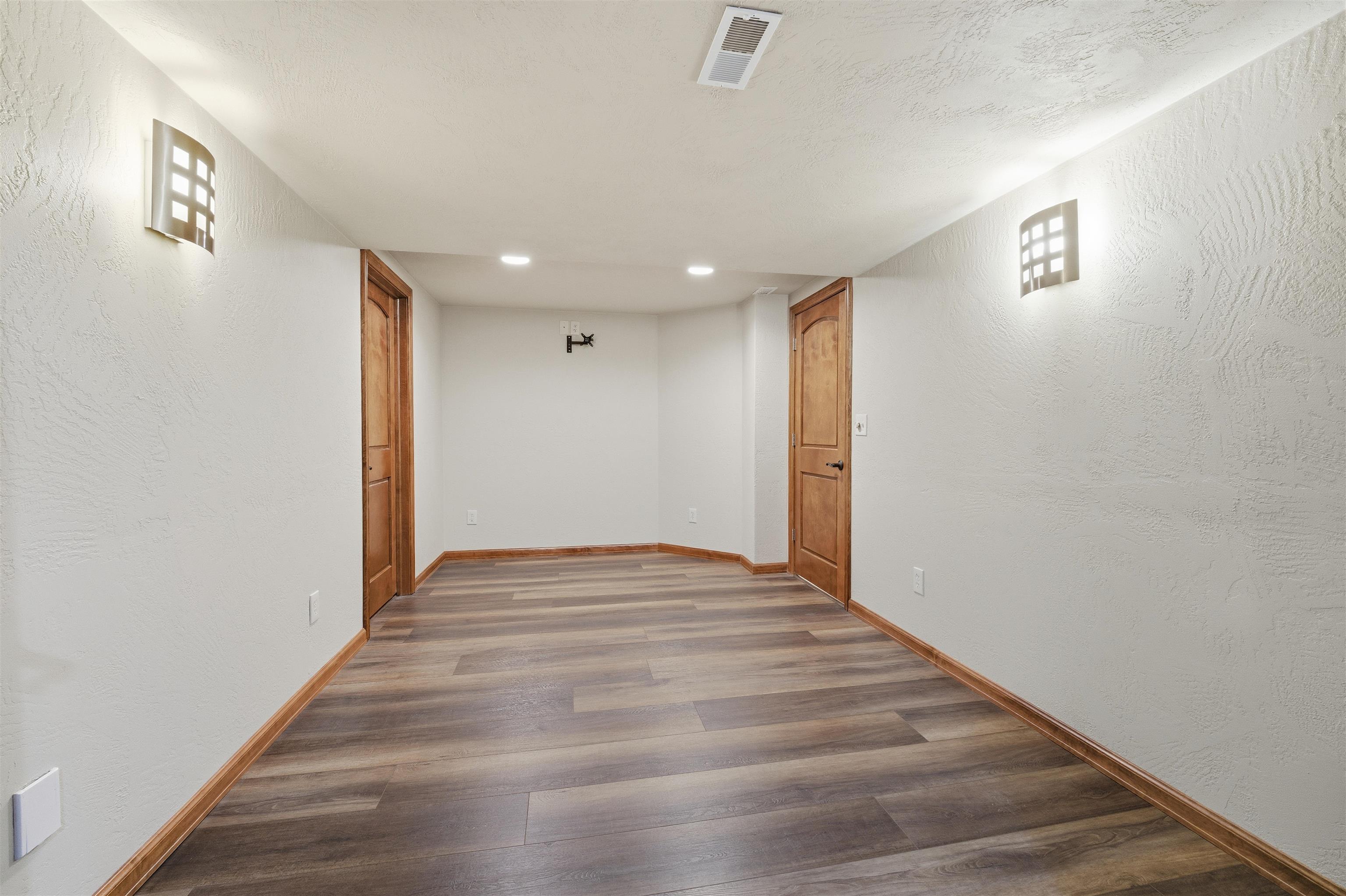 Oshkosh, Wisconsin, 54904, United States, 4 Bedrooms Bedrooms, ,4 BathroomsBathrooms,Residential,For Sale,2009649