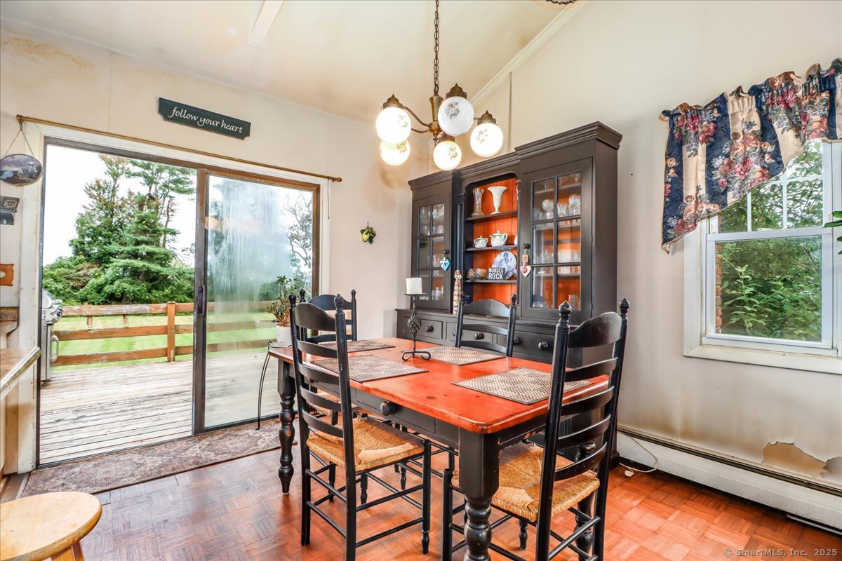 Brookfield, Connecticut, 06804, United States, 3 Bedrooms Bedrooms, ,3 BathroomsBathrooms,Residential,For Sale,1948601