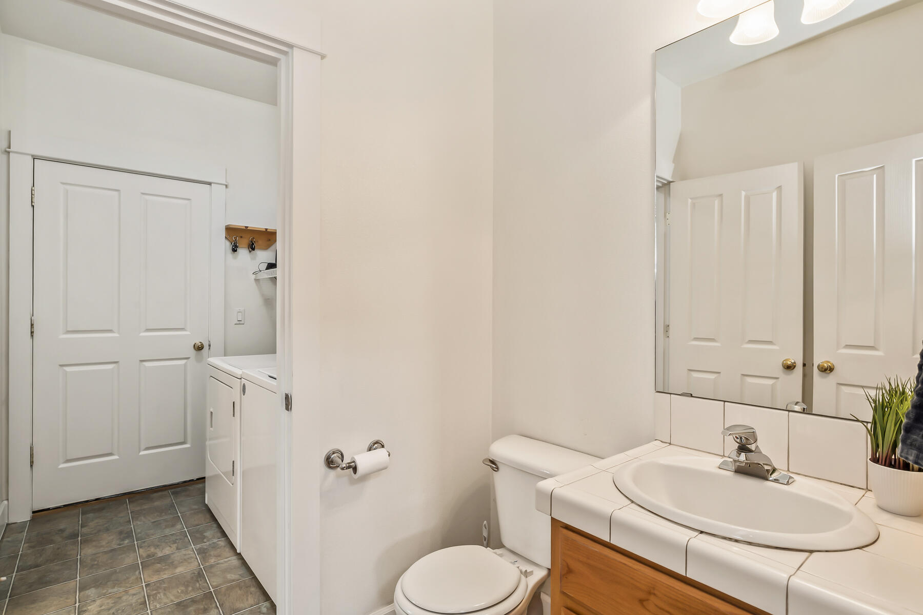 Bend, Oregon, 97702, United States, 4 Bedrooms Bedrooms, ,4 BathroomsBathrooms,Residential,For Sale,1992804