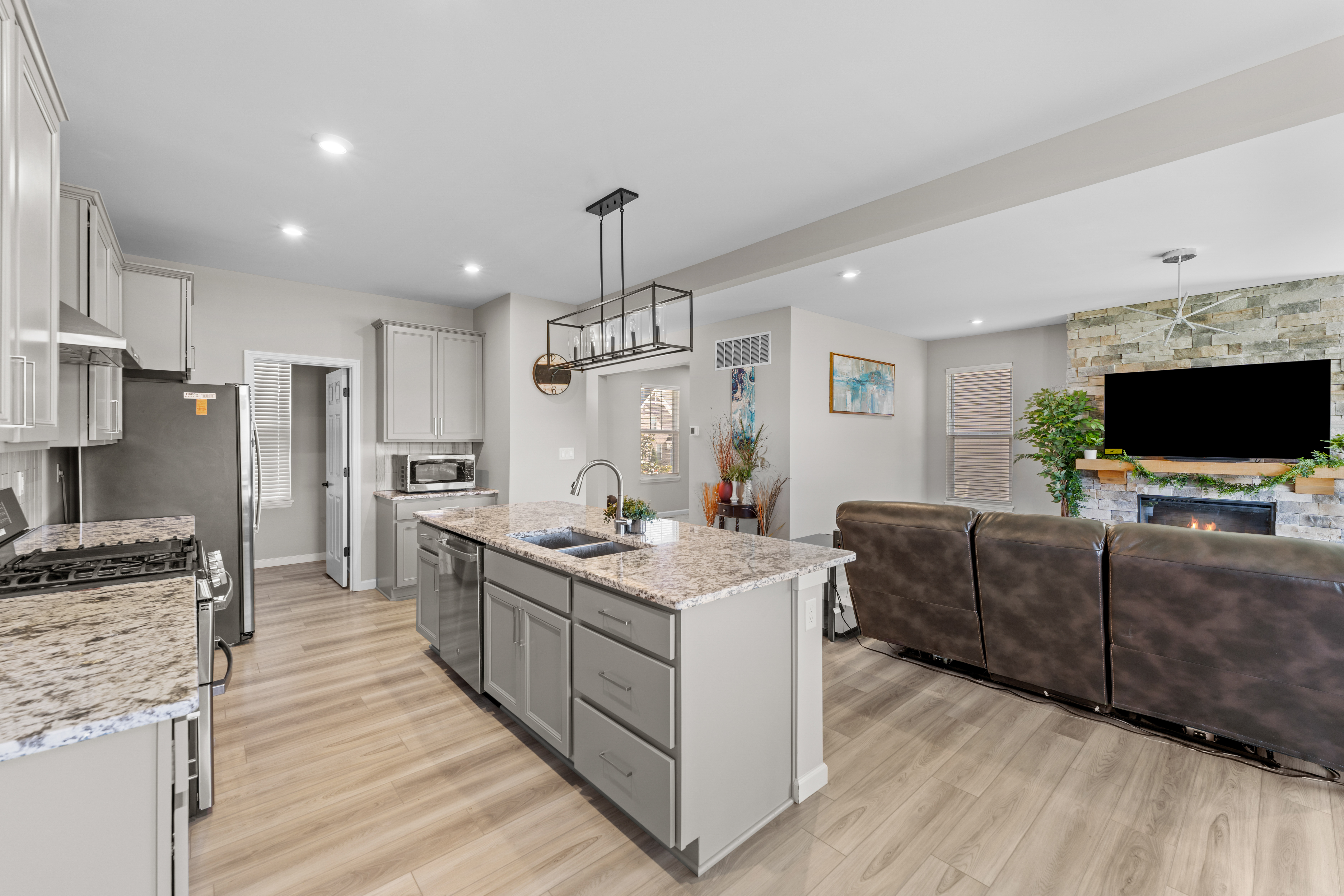  Charming Modern Home with Upgrades & Flex-Space - 物件實景