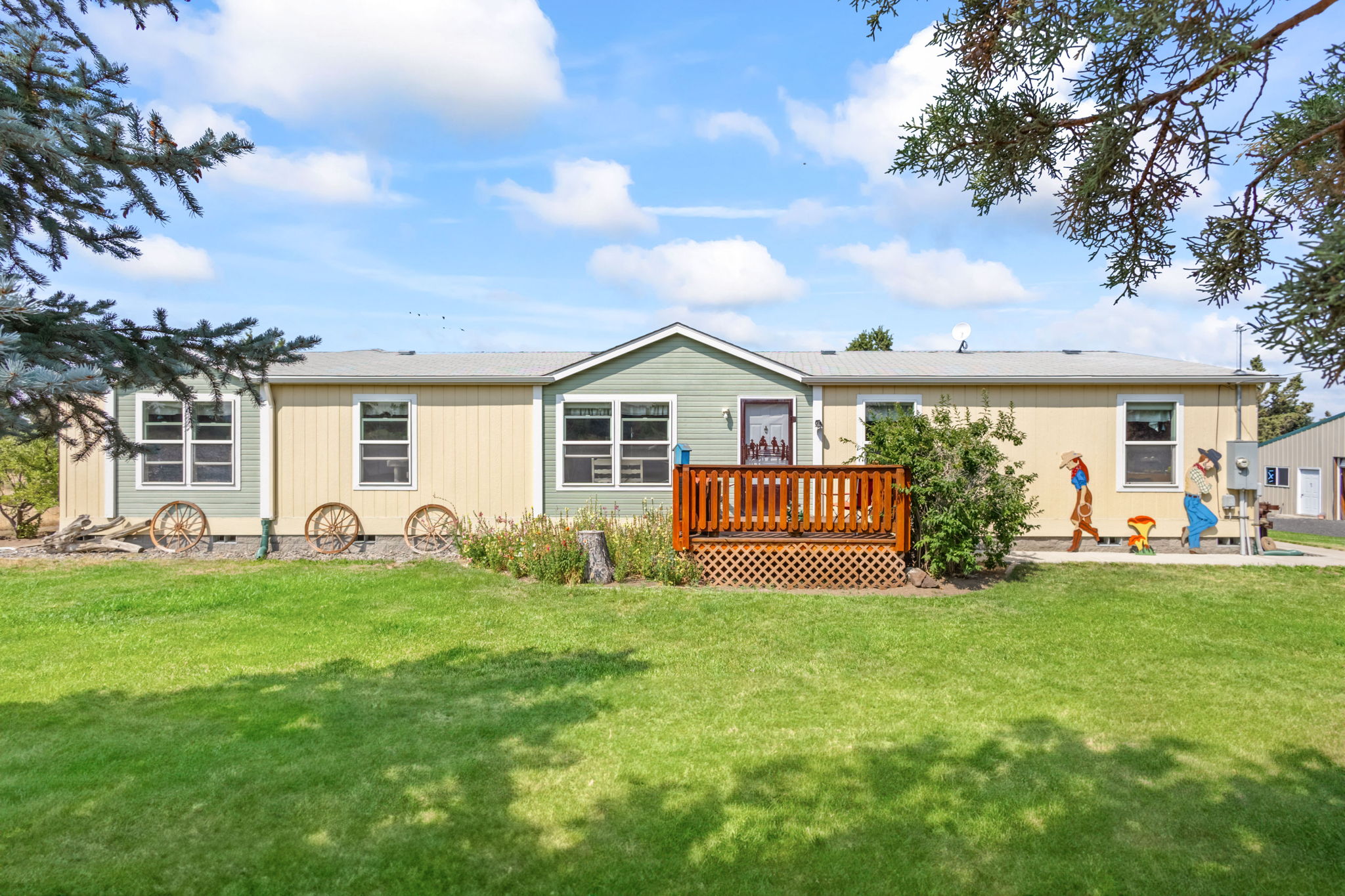 Prineville, Oregon, 97754, United States, 4 Bedrooms Bedrooms, ,2 BathroomsBathrooms,Residential,For Sale,1919985