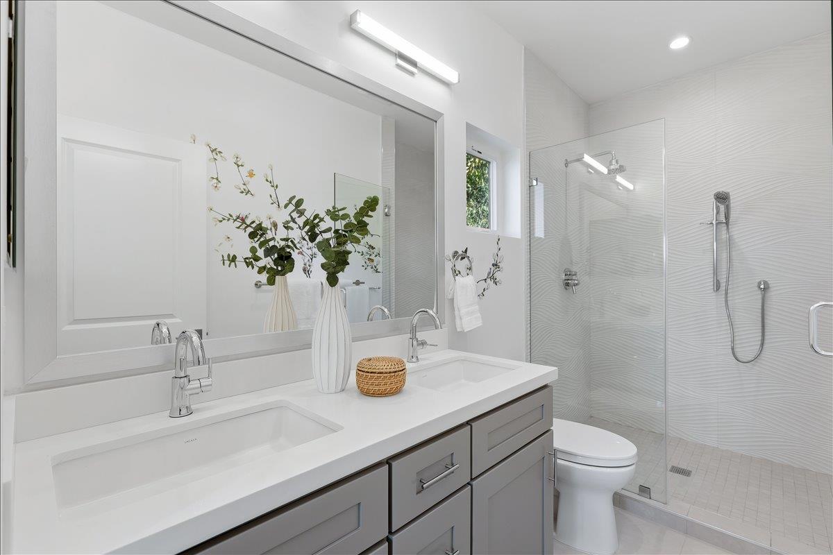 Mountain View, California, 94043, United States, 4 Bedrooms Bedrooms, ,4 BathroomsBathrooms,Residential,For Sale,1989678