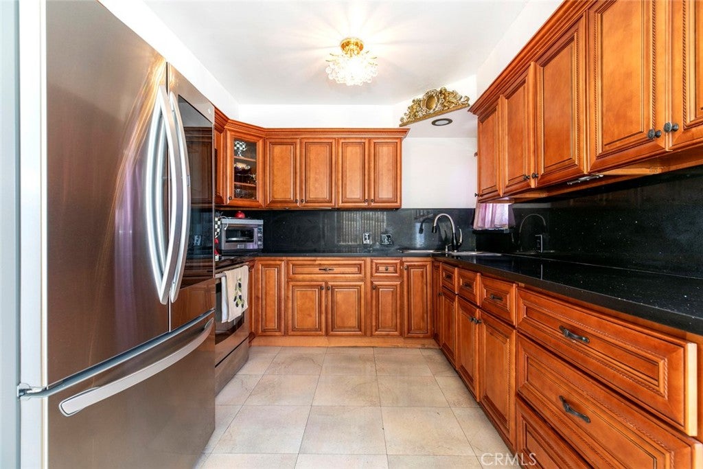 Los Angeles, California, 90027, United States, 2 Bedrooms Bedrooms, ,2 BathroomsBathrooms,Residential,For Sale,1939885