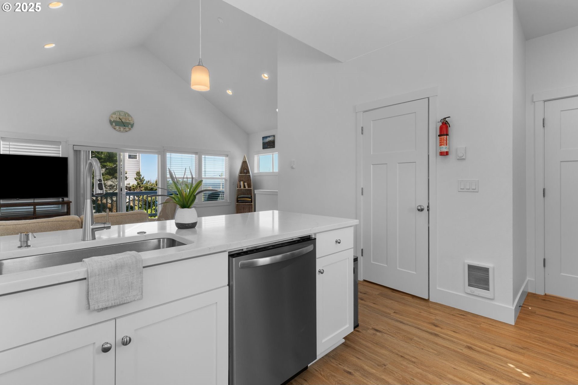 Lincoln City, Oregon, 97367, United States, 2 Bedrooms Bedrooms, ,2 BathroomsBathrooms,Residential,For Sale,1806456
