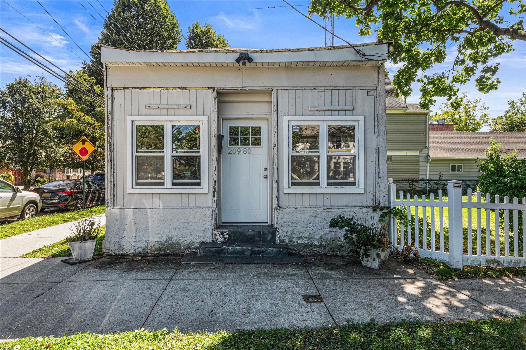  209-72 45th Drive, Bayside, NY, 11361 - 物件實景