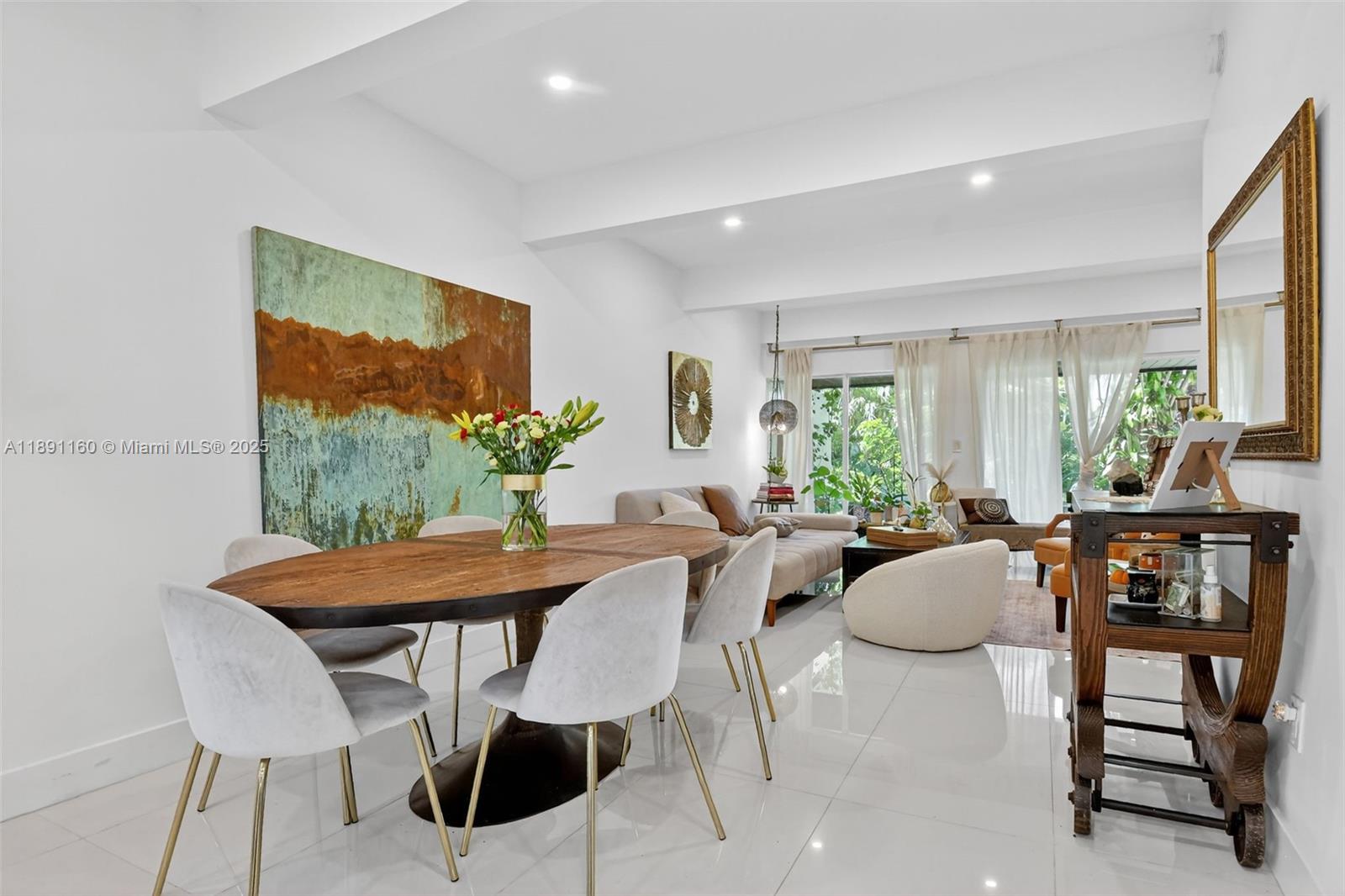 Miami, Florida, 33180, United States, 3 Bedrooms Bedrooms, ,3 BathroomsBathrooms,Residential,For Sale,1961045