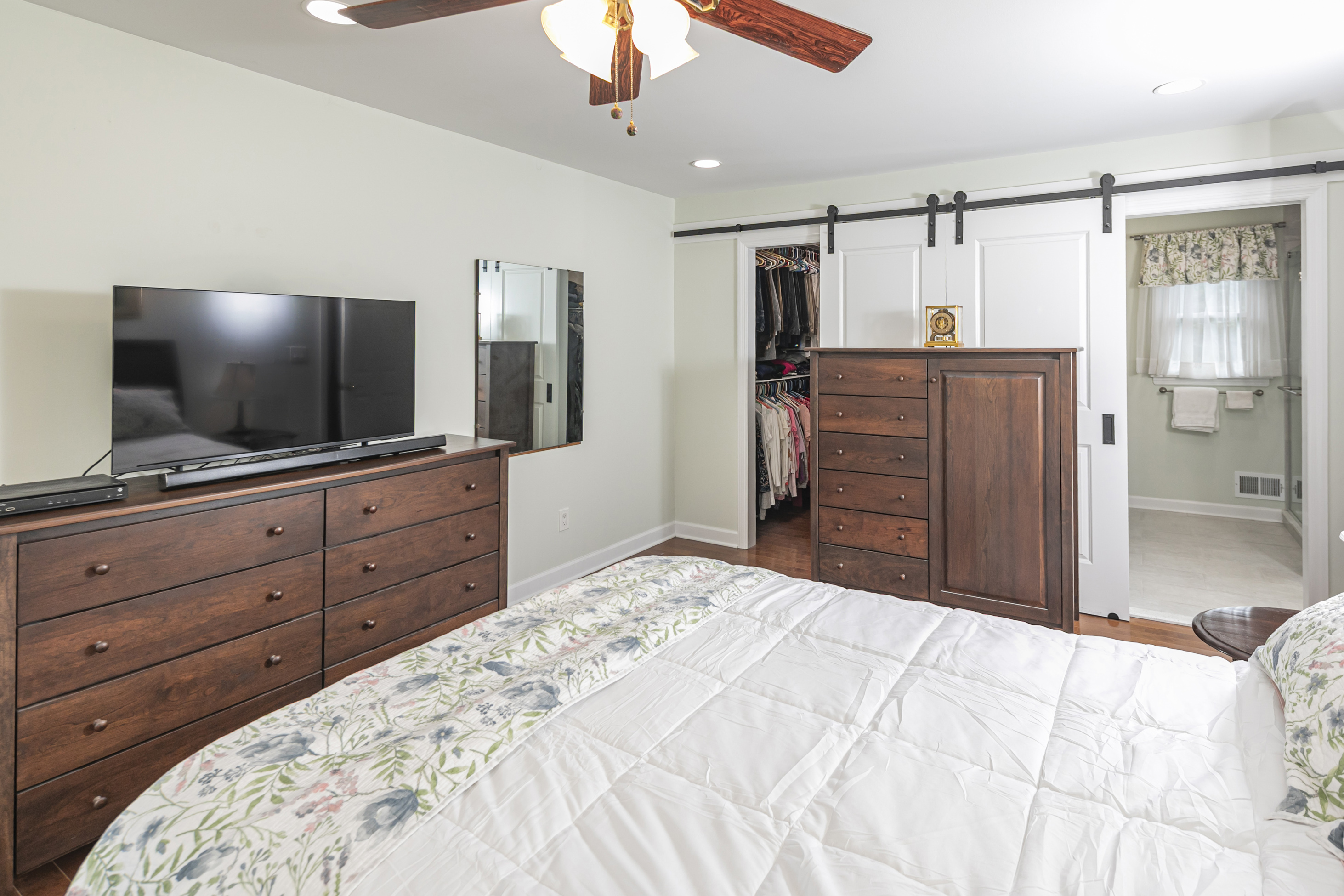  Renovated Kitchen, Five Bedrooms and Outdoor Spaces to Enjoy - 物件實景