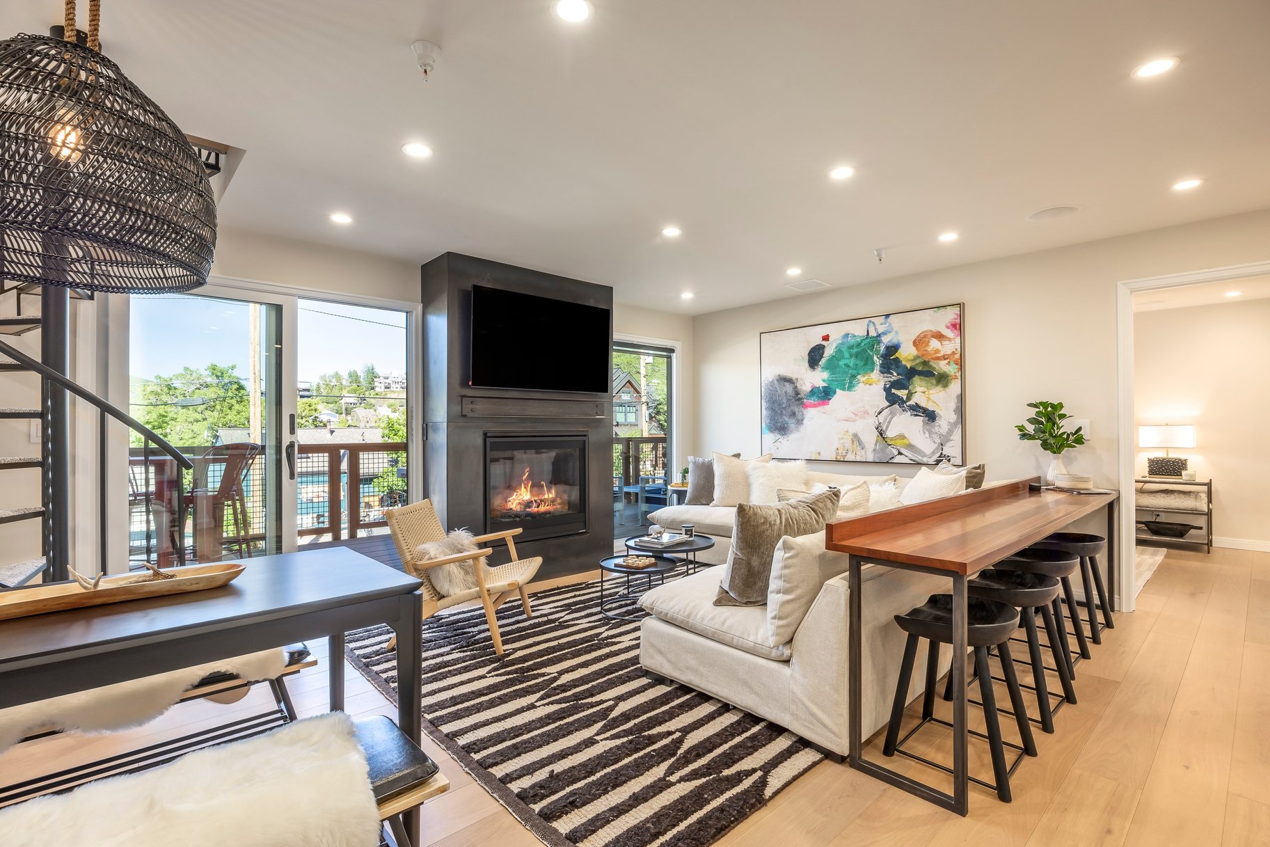  Fully Reimagined Ski-In/Ski-Out Condo — Smart Home Features - 物件實景