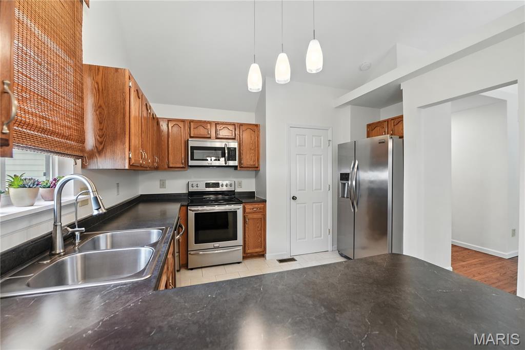 Maryland Heights, Missouri, 63043, United States, 3 Bedrooms Bedrooms, ,4 BathroomsBathrooms,Residential,For Sale,1892007