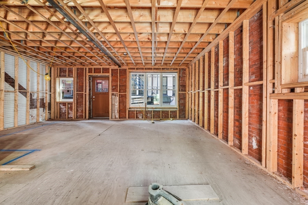 Boston, Massachusetts, 02116, United States, 3 Bedrooms Bedrooms, ,2 BathroomsBathrooms,Residential,For Sale,1810578